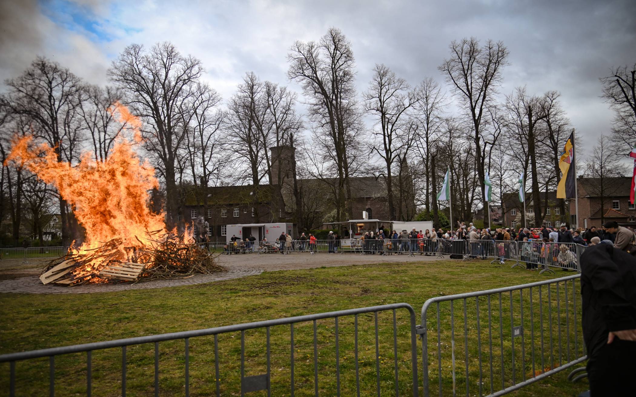 Osterfeuer in Traar