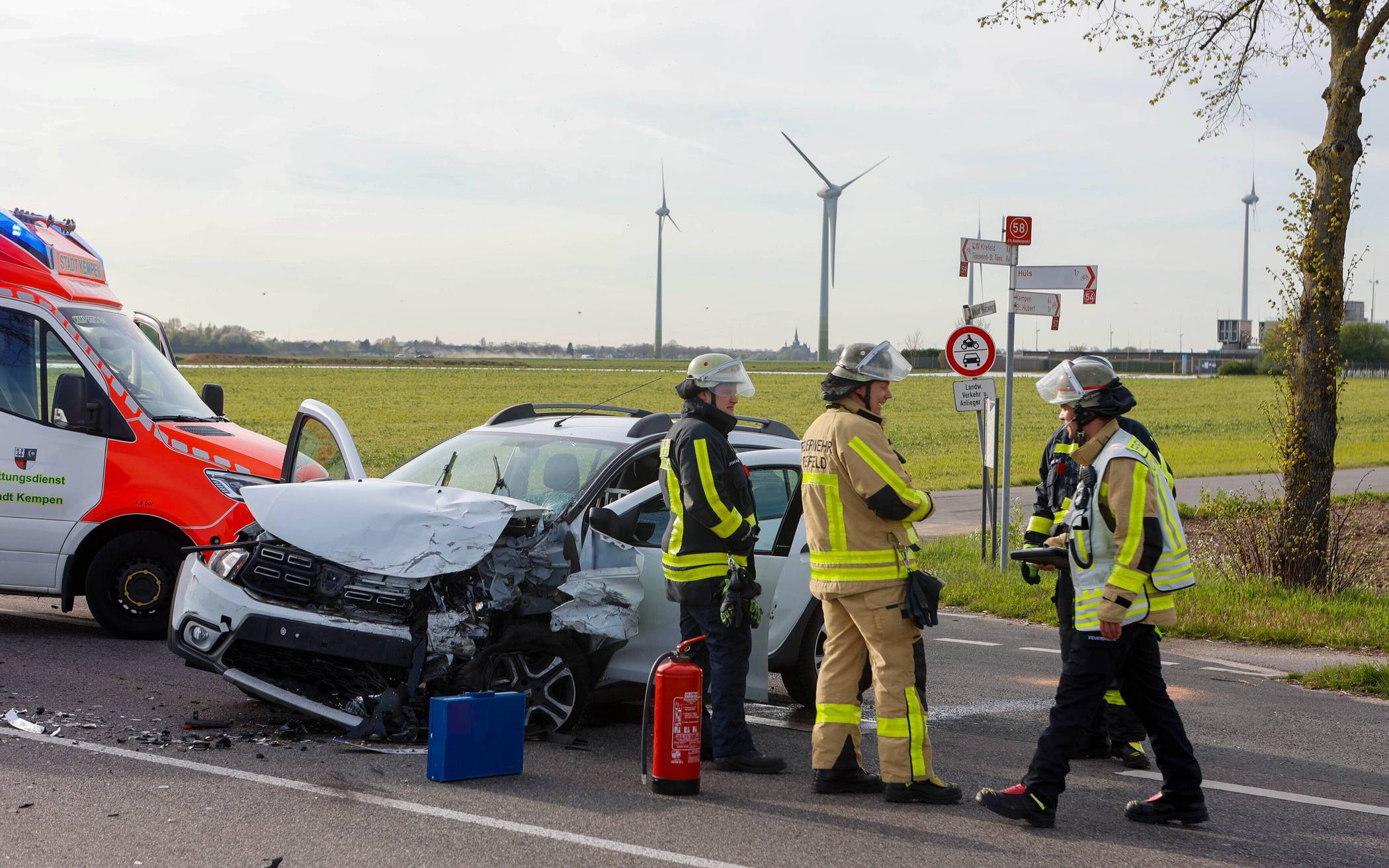 Unfall an Kempener Straße - zwei Personen verletzt