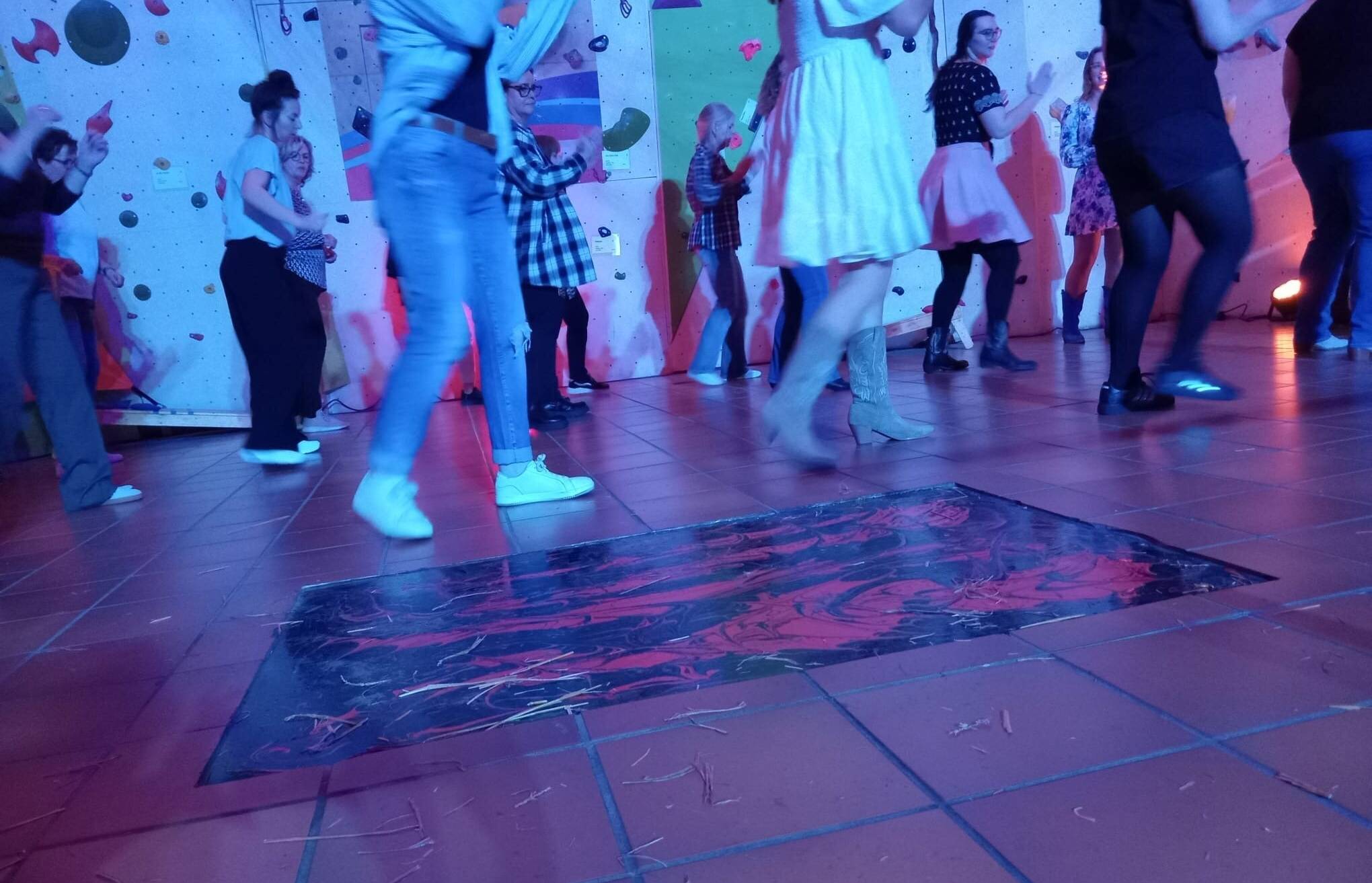  Die True Cowboy Linedance Party in der Kletterkirche geht am 18. April in die zweite Runde. 