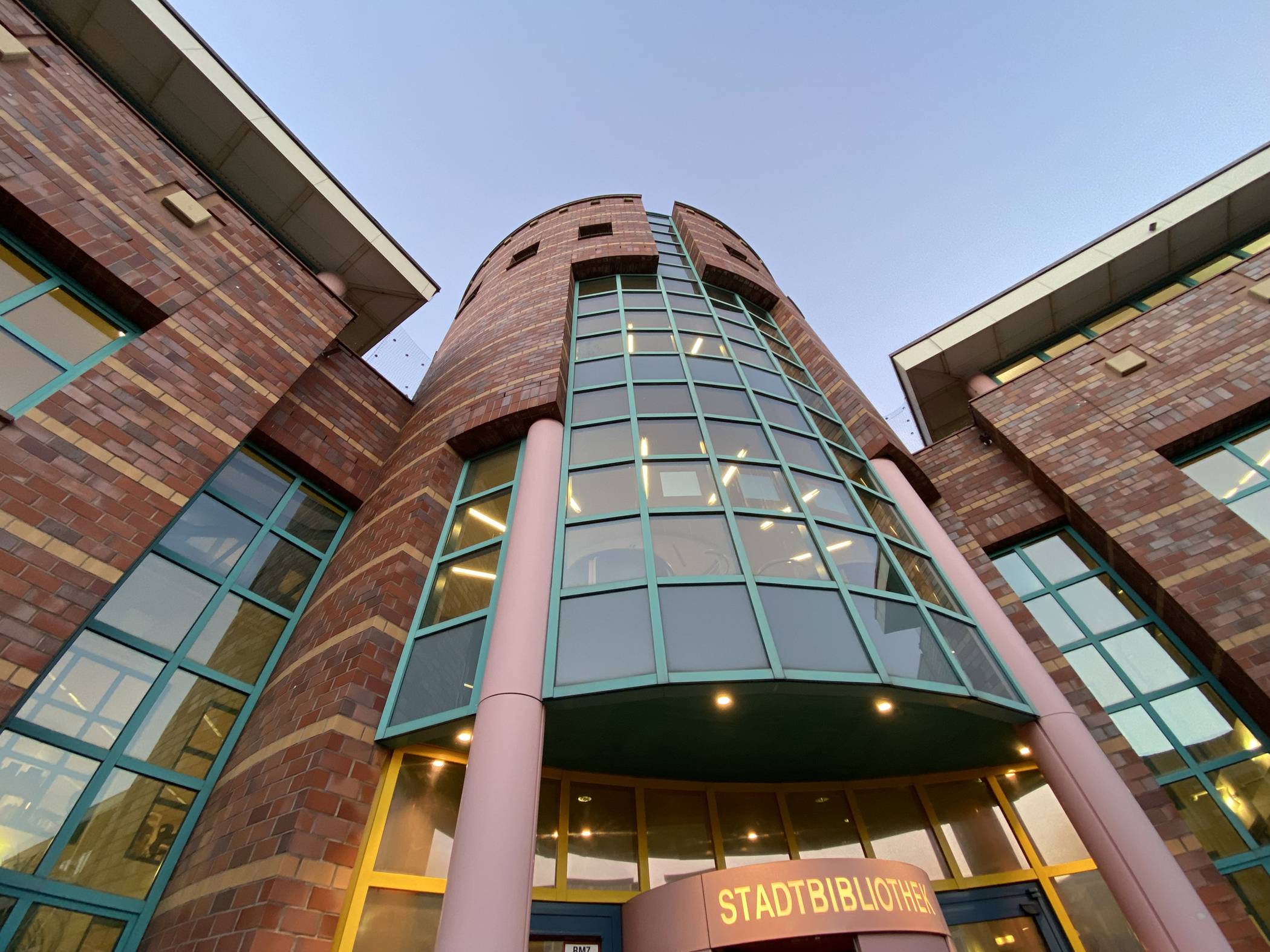  Im Lesecafé der Stadtbibliothek Viersen gibt es den Treff. 