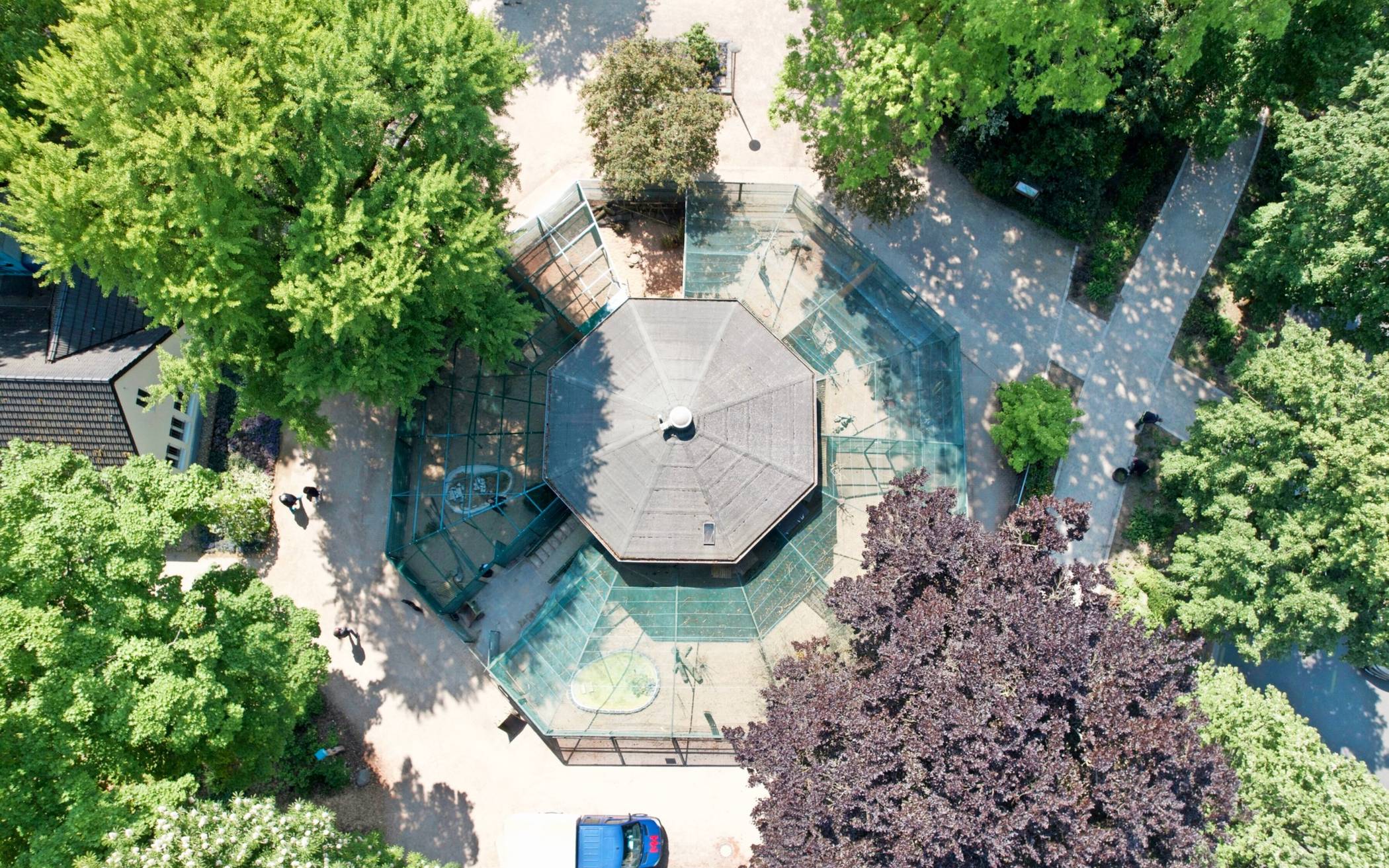  Die Vogelvoliere ist seit langem eines der Highlights im Bunten Garten.Foto: www.Alldesign.de  