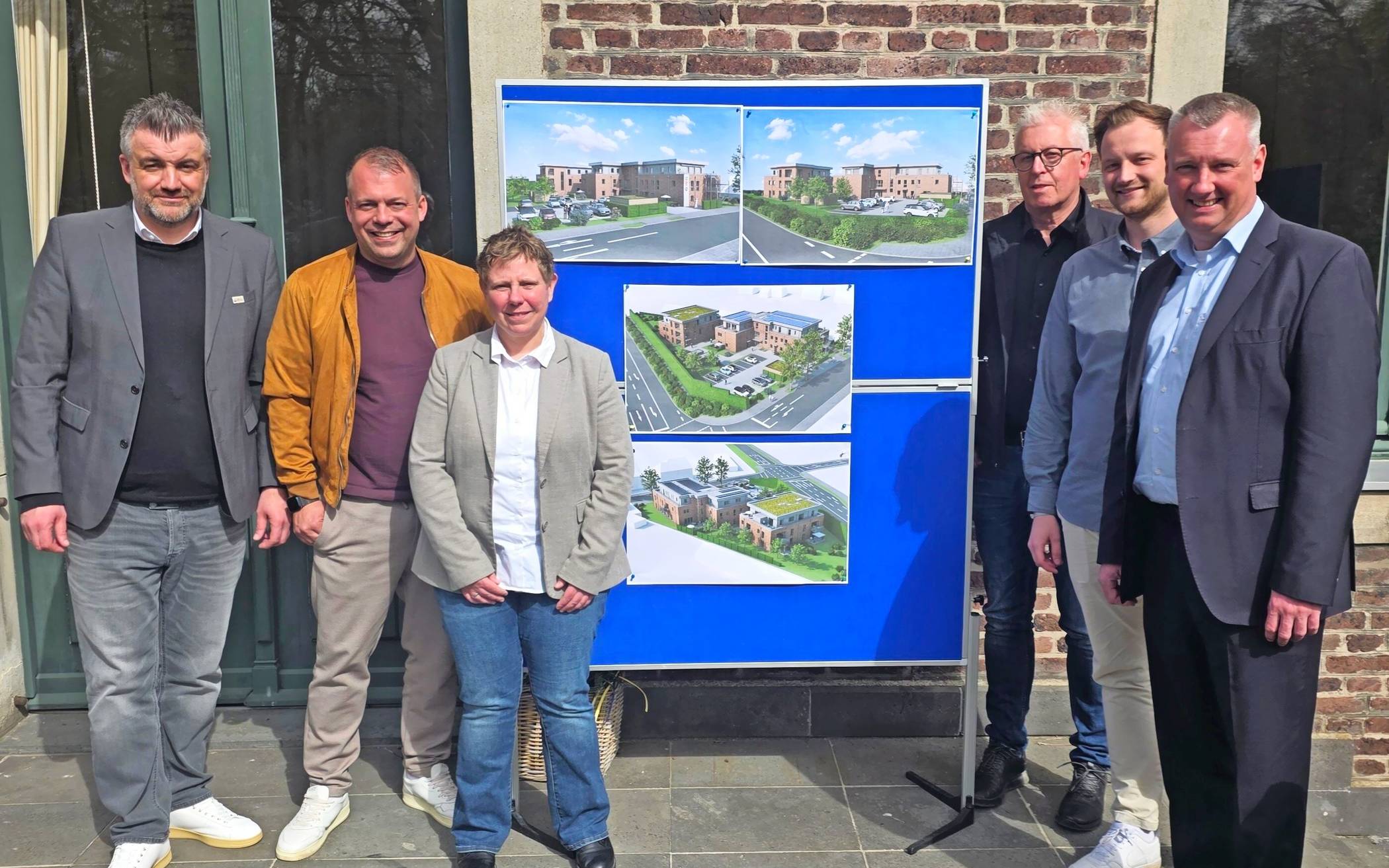  Haben am Donnerstag das Projekt gemeinsam vorgestellt: Mike Zander (Prokurist GWG), Bürgermeister Christian Pakusch, Ines Kronen (Geschäftführerin ASB/Gemeinsam), Hans Peters und Maximilian Linke (Architekturbüro Peters &amp; Linke) und Michael Aach (Vorstand GWG Kreis Viersen).   