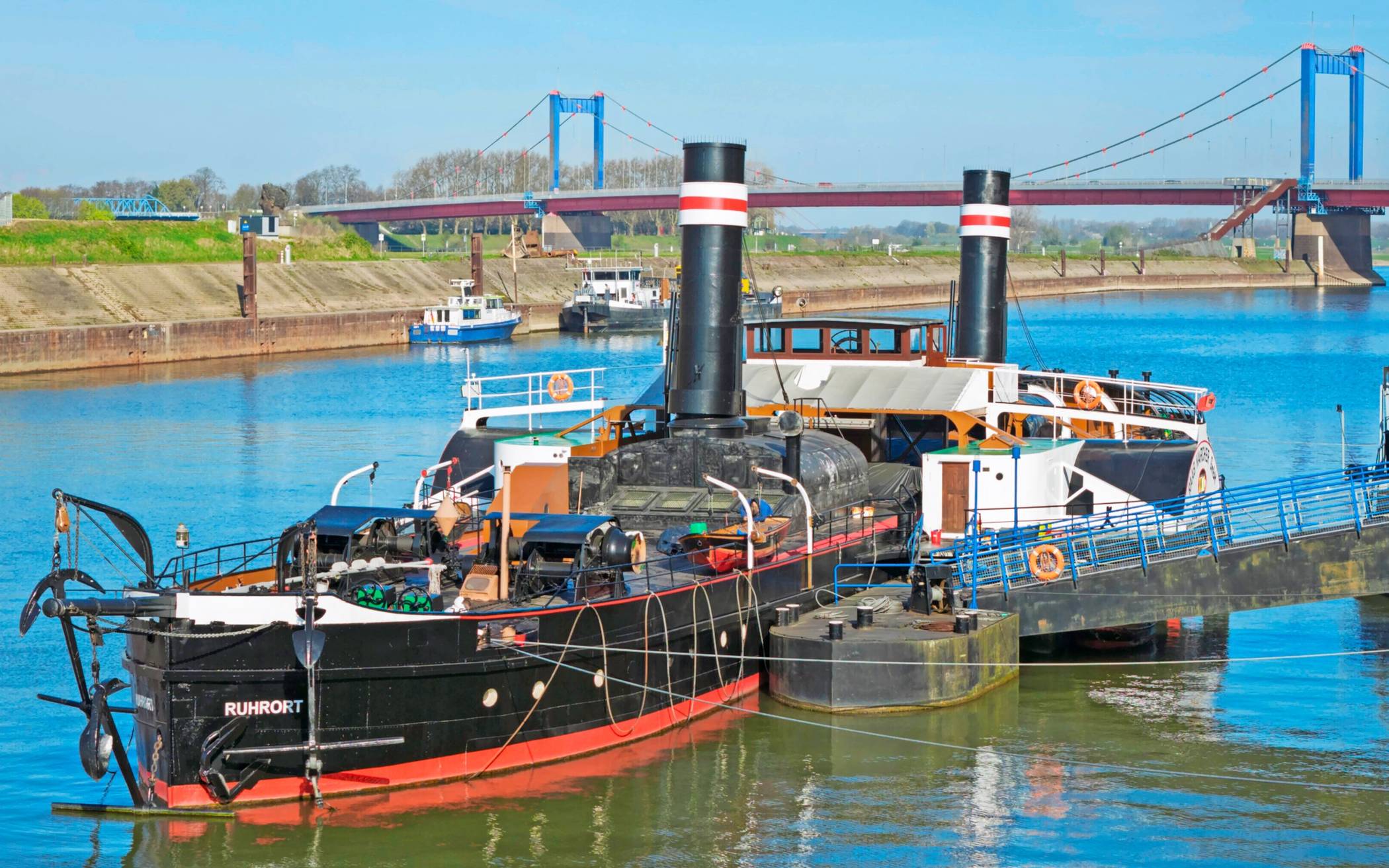  Die„Oscar Huber“ im Duisburg-Ruhrorter Hafen kann wieder besichtigt werden. 