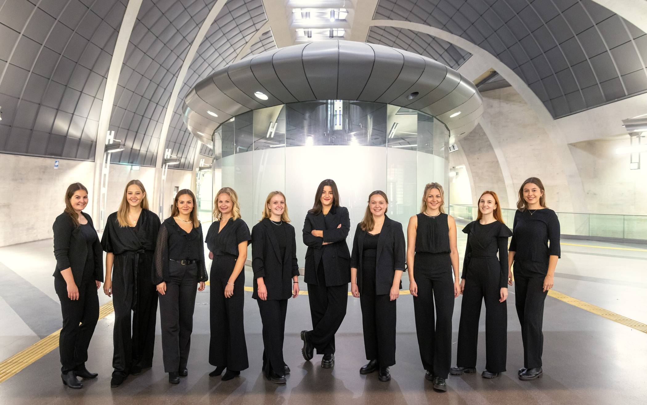 Das Onzemble Coeln ist ein Kölner Vokalensemble, das 2014 aus ehemaligen Sängerinnen des Mädchenchors am Kölner Dom hervorgegangen ist. 