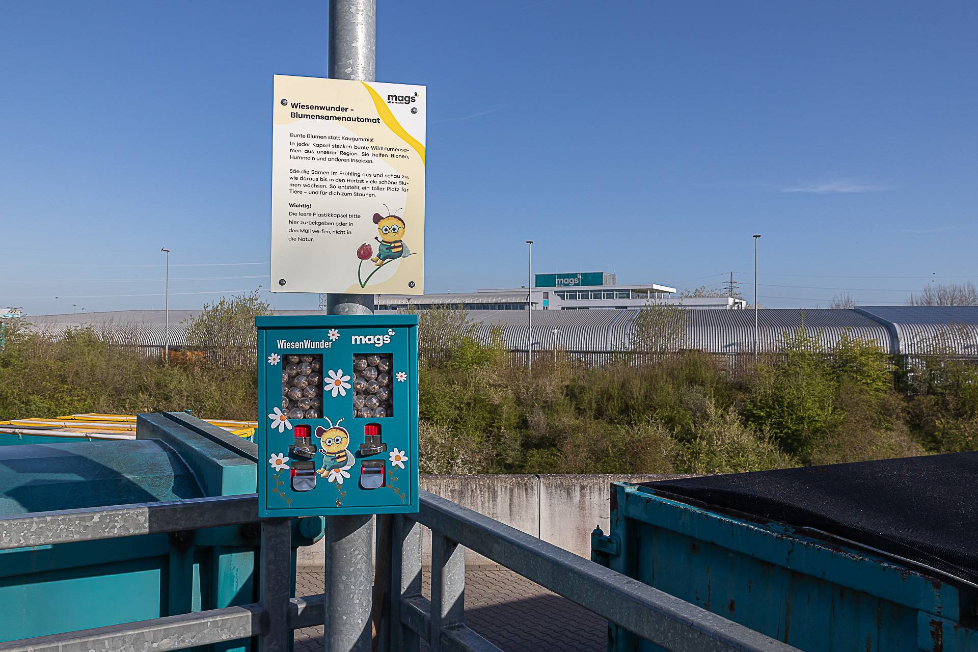  Auf den Wertstoffhöfen Heidgesberg und Luisental stehen jetzt zwei Blumensamenautomaten. 