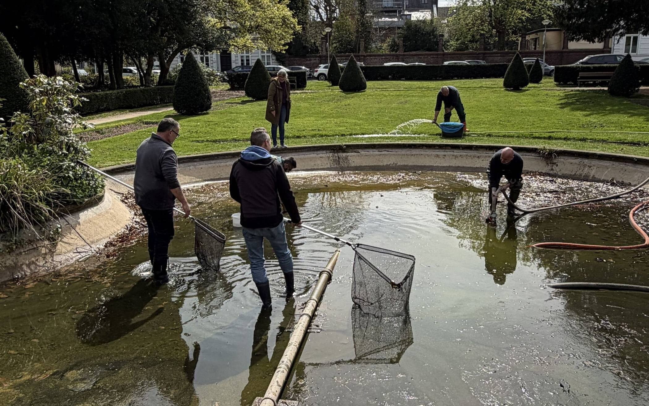 Momentaufnahme während des Abfischens mit Mitgliedern