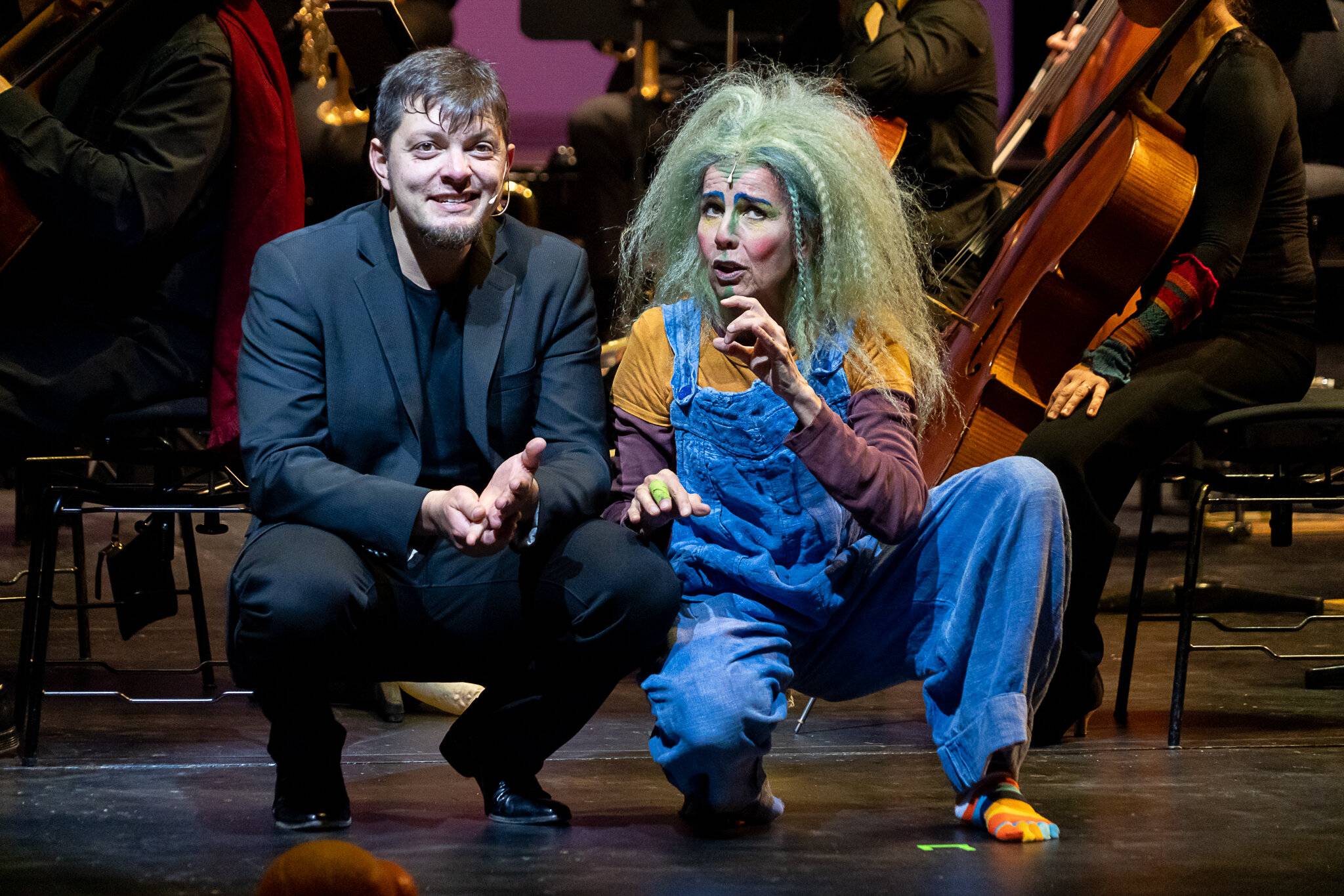  Paula Emmrich als Konzertkobold Kiko mit Dirigent Sebastian Engel. 