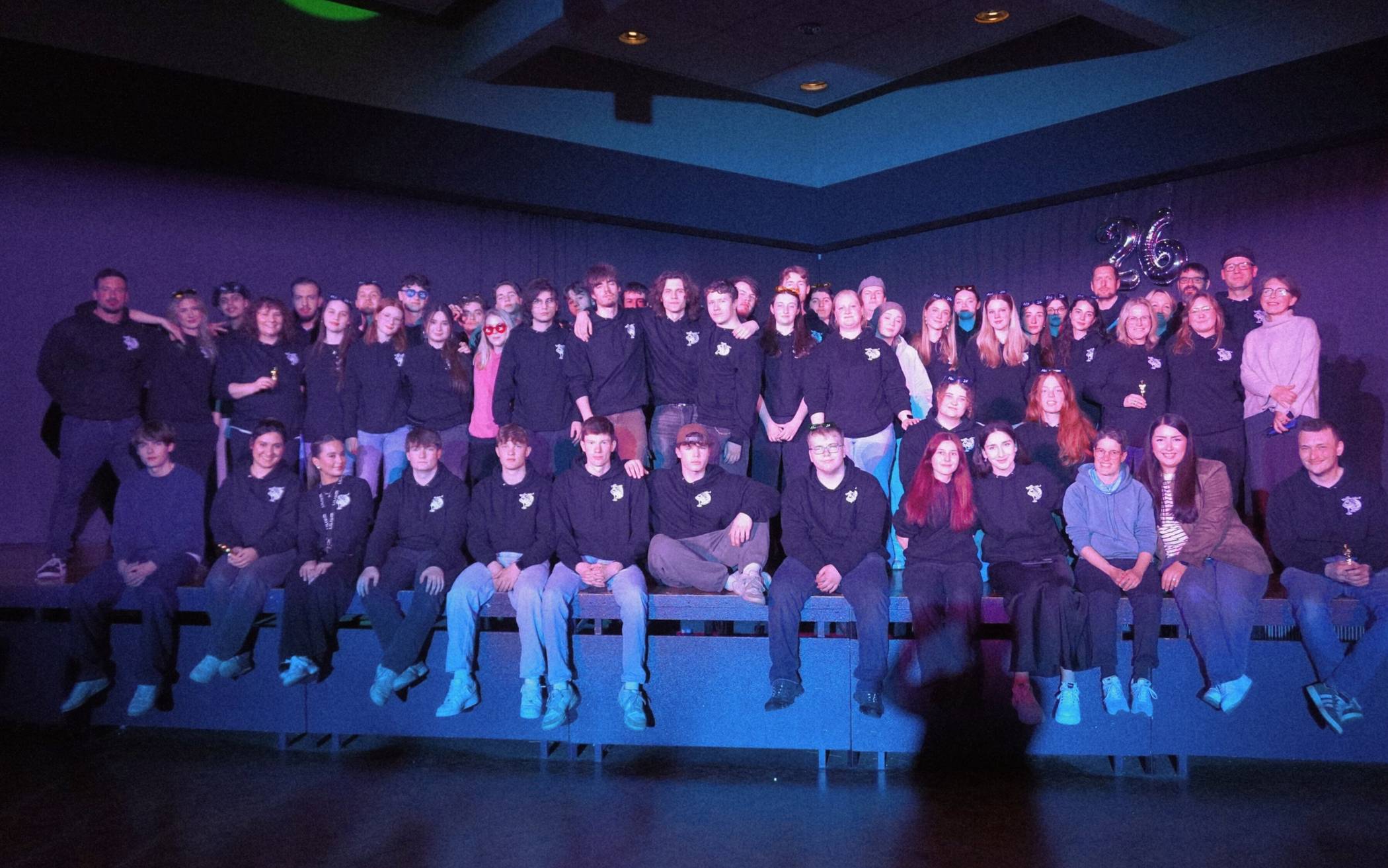 Die Q2 der Gesamtschule Niederberg ⇥Foto: