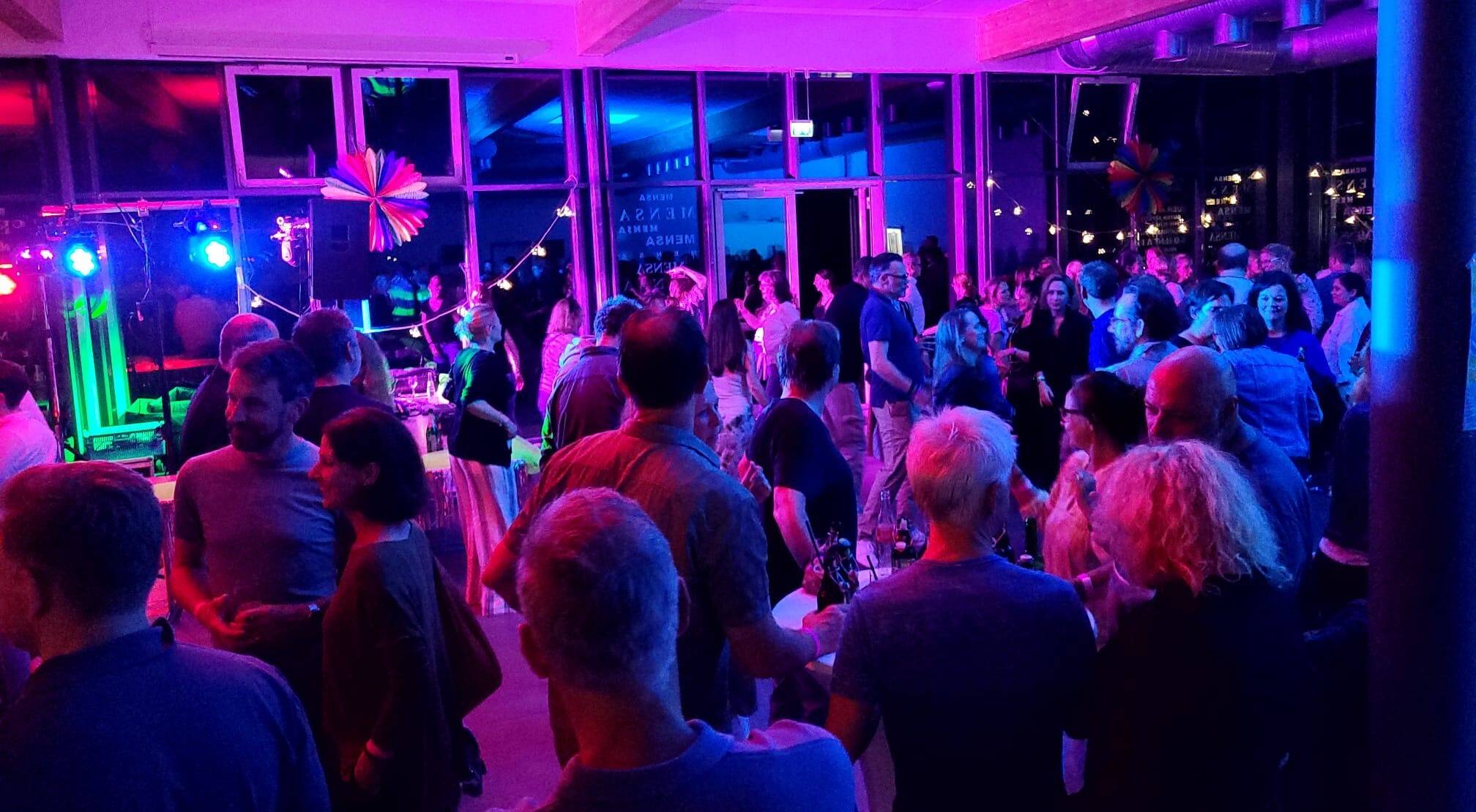 Immer super Stimmung mit tollen Leute und guter Musik: Die St. Bernhard Party in der Mensa des Gymnasiums steigt am 17. Mai. Foto: Privat