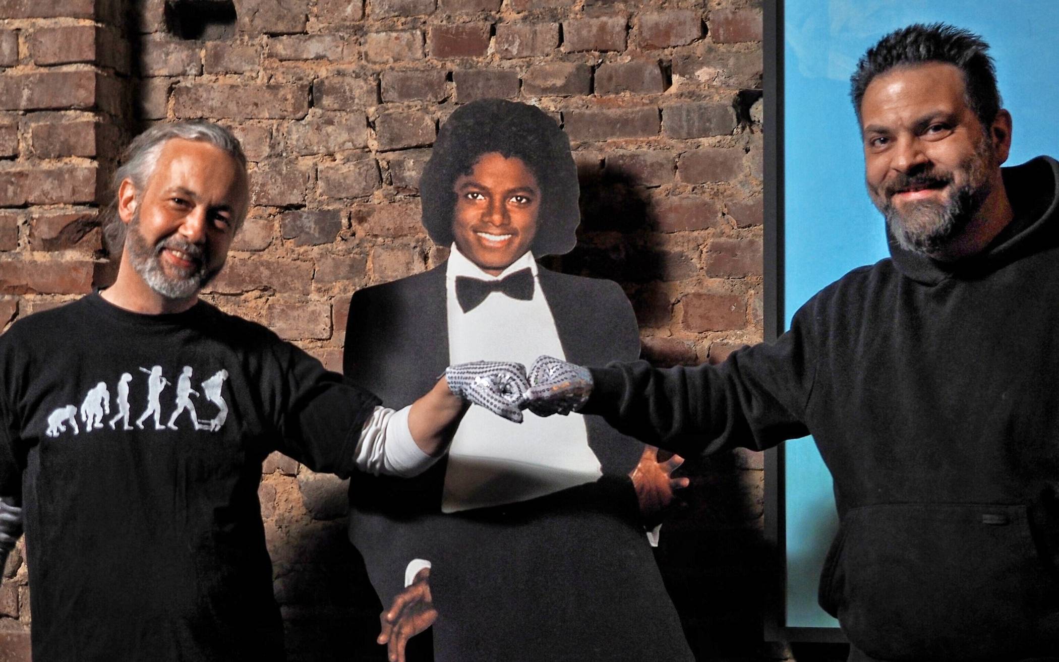 Mitveranstalter Muhlis Sarac (l.) freut sich gemeinsam mit Club-Betreiber Andreas Ochotta auf die erste Michael Jackson Tribute Night im Projekt 42.