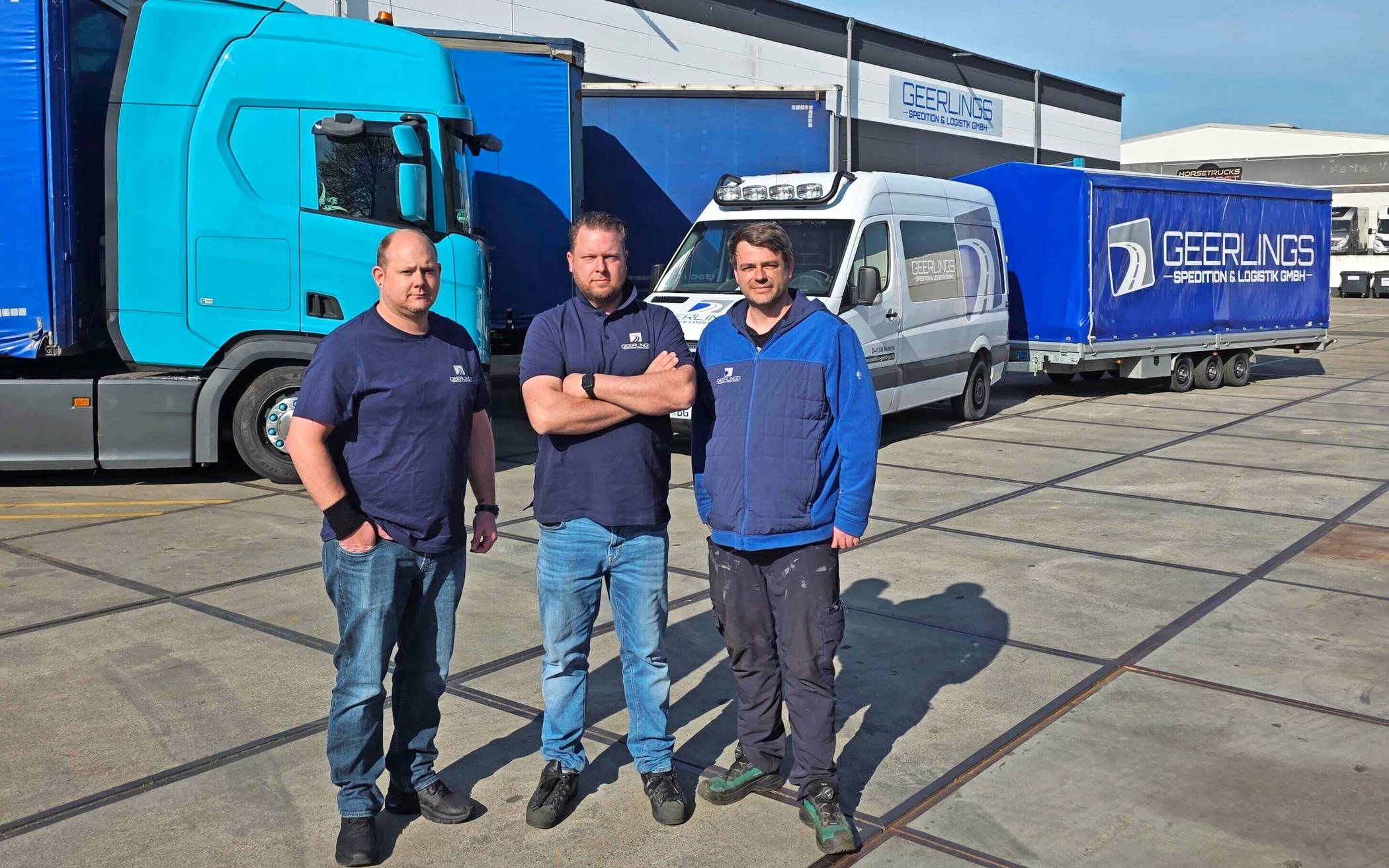  Die aktuelle Krise sorgt für Spediteur und Unternehmer Bastian Geerlings für erhebliche Mehrbelastung. Unser Foto zeigt Mitarbeiter Sebastian Kolz, Unternehmer und Spediteur Bastian Geerlings und Mitarbeiter Kevin Delic (von links). 