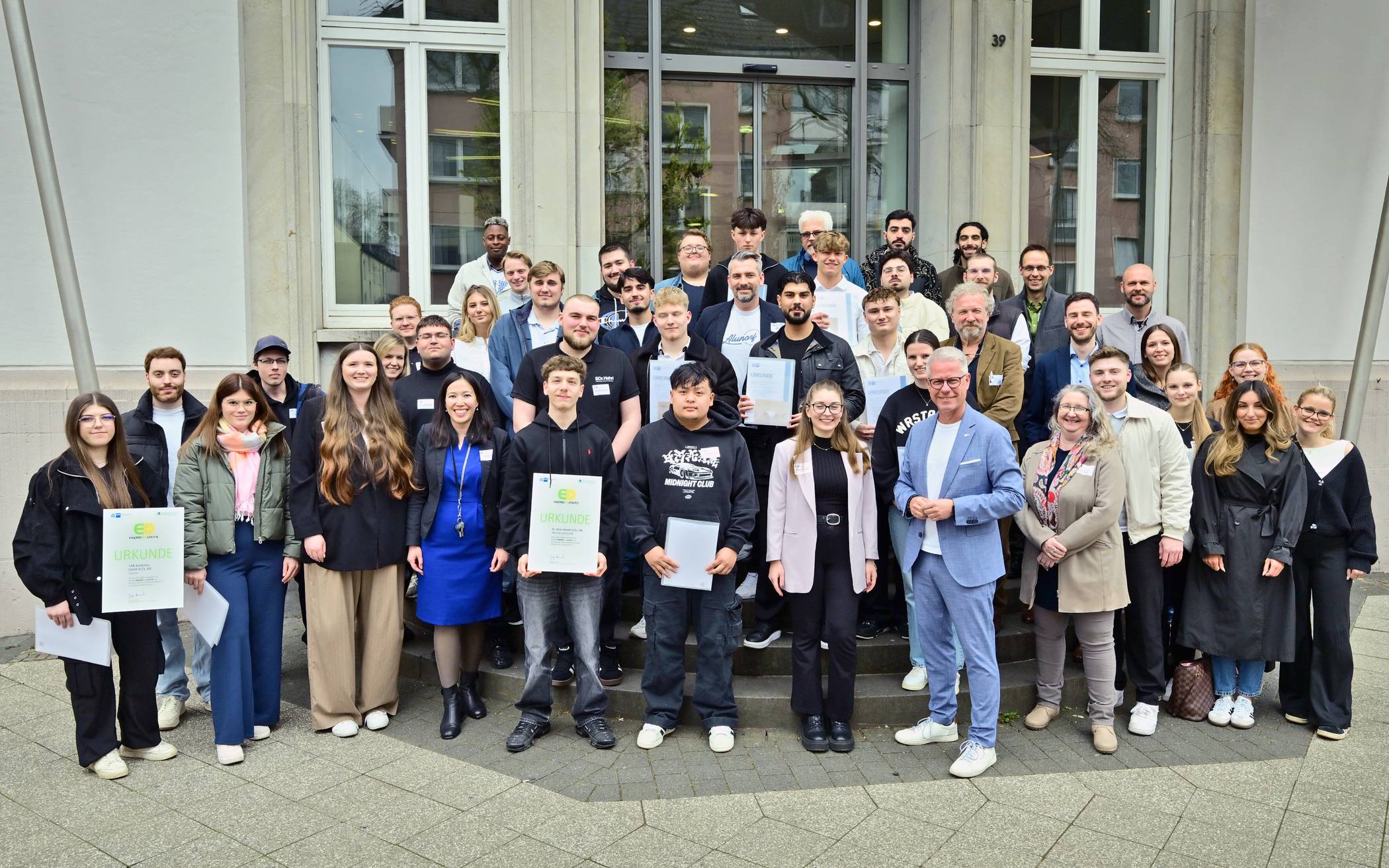 33 Auszubildende aus elf Unternehmen haben