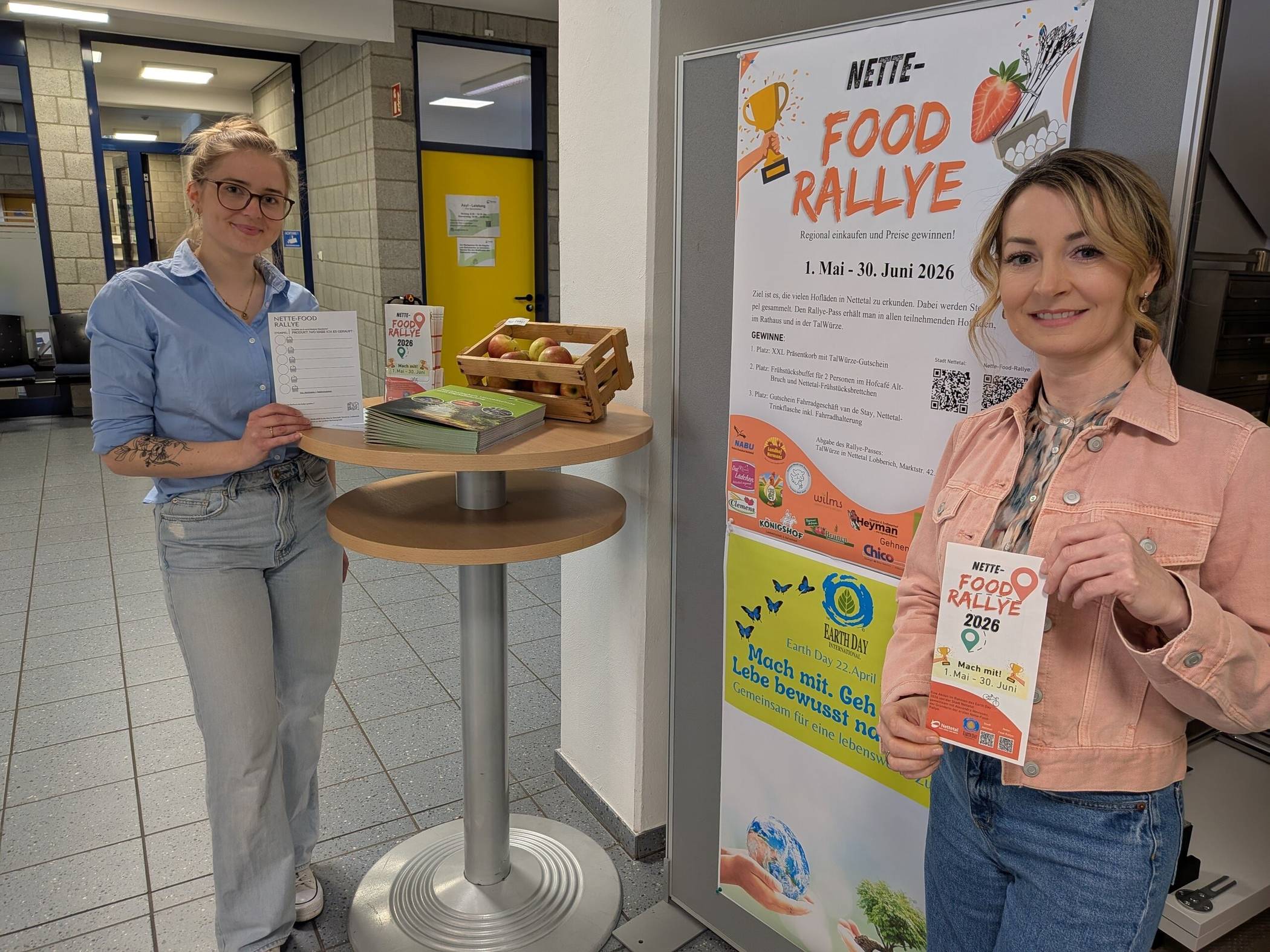 Klimaschutzmanagerin Sinah Babbel und Agnes Steinmetz (Fachbereich Klima, Nachhaltigkeit, Mobilität). 