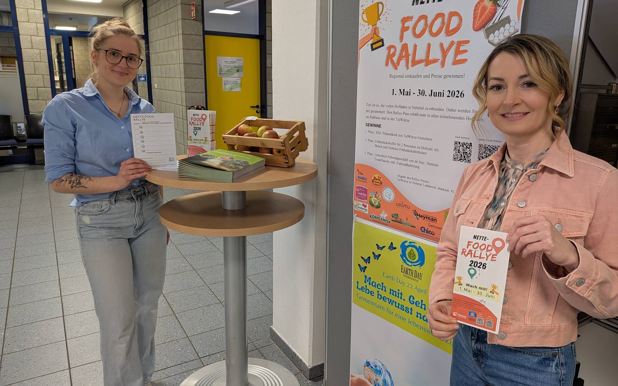 Klimaschutzmanagerin Sinah Babbel und Agnes Steinmetz