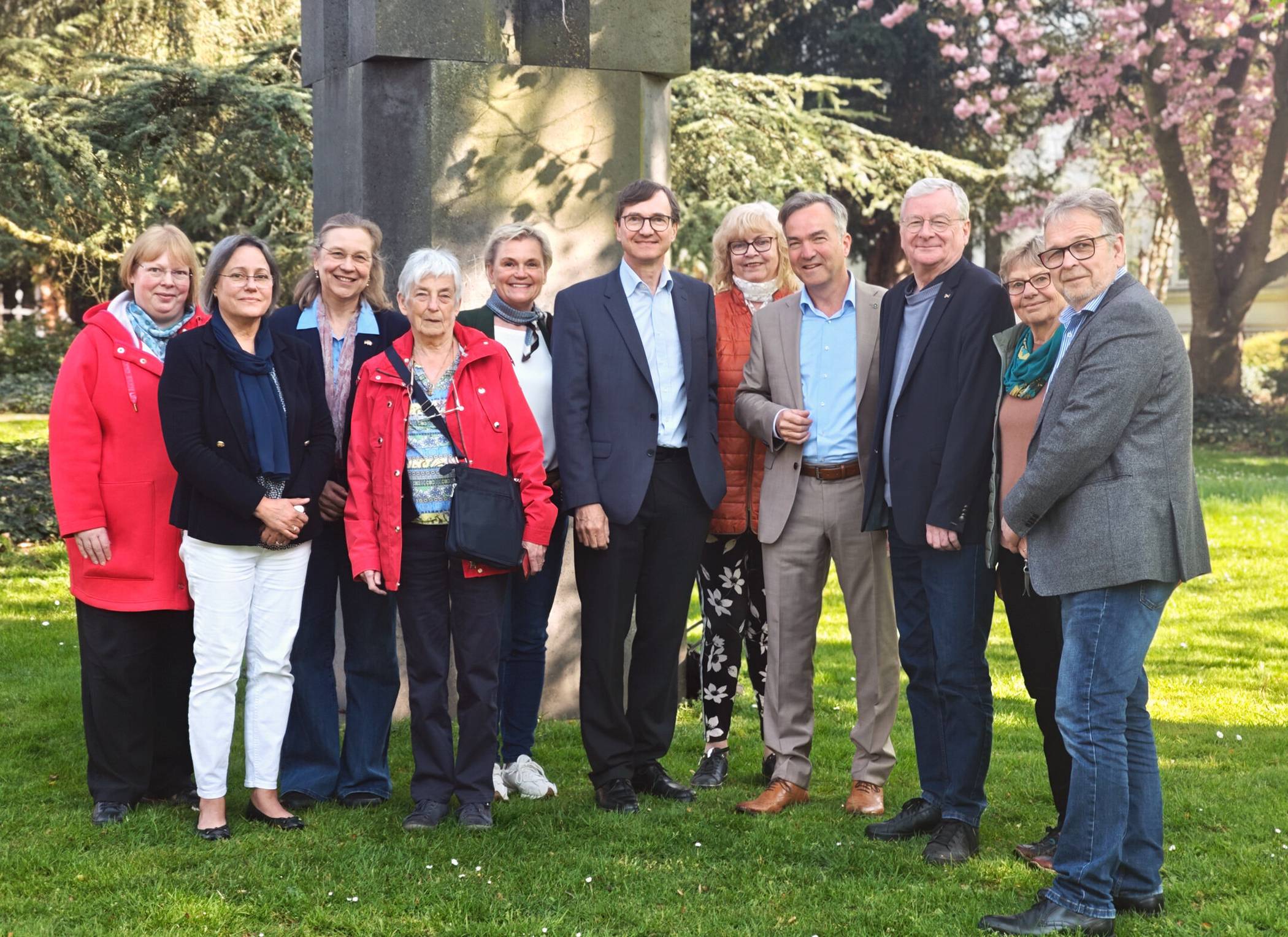 Vereinsmitglieder gemeinsam mit ihren Besuchern aus Frankreich und Bürgermeister Christoph Hopp (4. von rechts). 