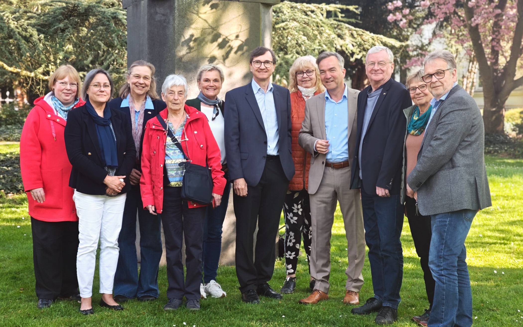 Vereinsmitglieder gemeinsam mit ihren Besuchern aus