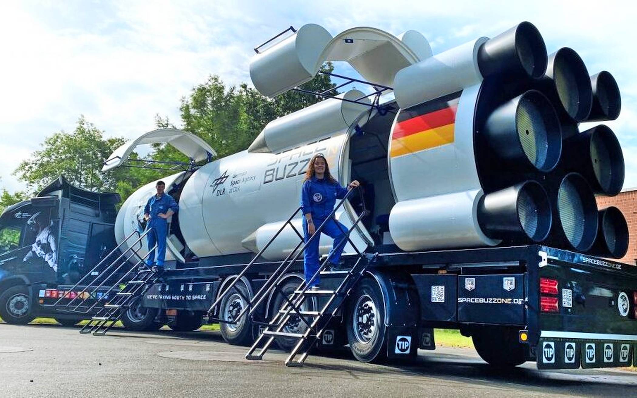  Spacebuzz One landet in Duisburg.  