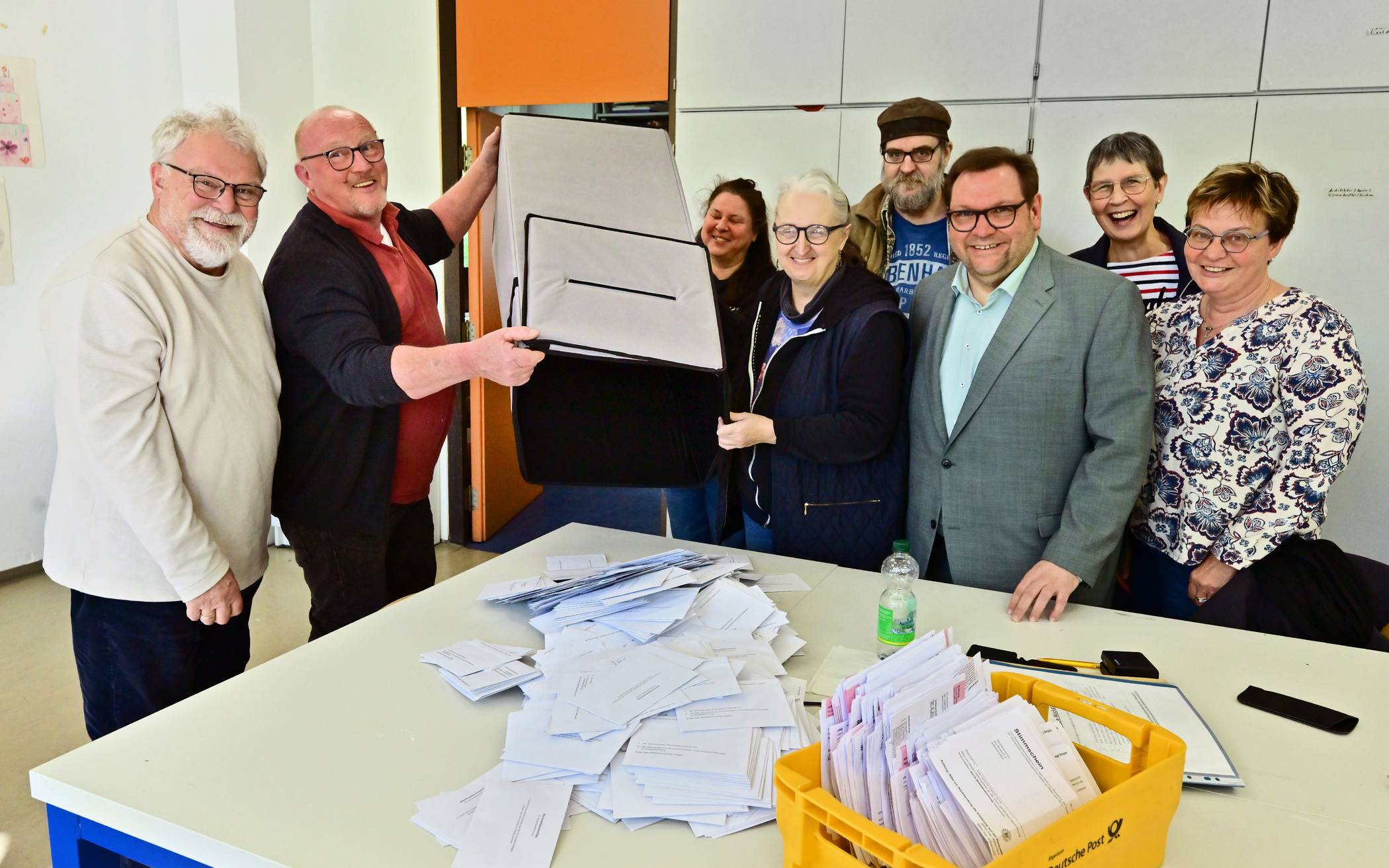 Auszählung der Stimmen: Auch Oberbürgermeister Frank