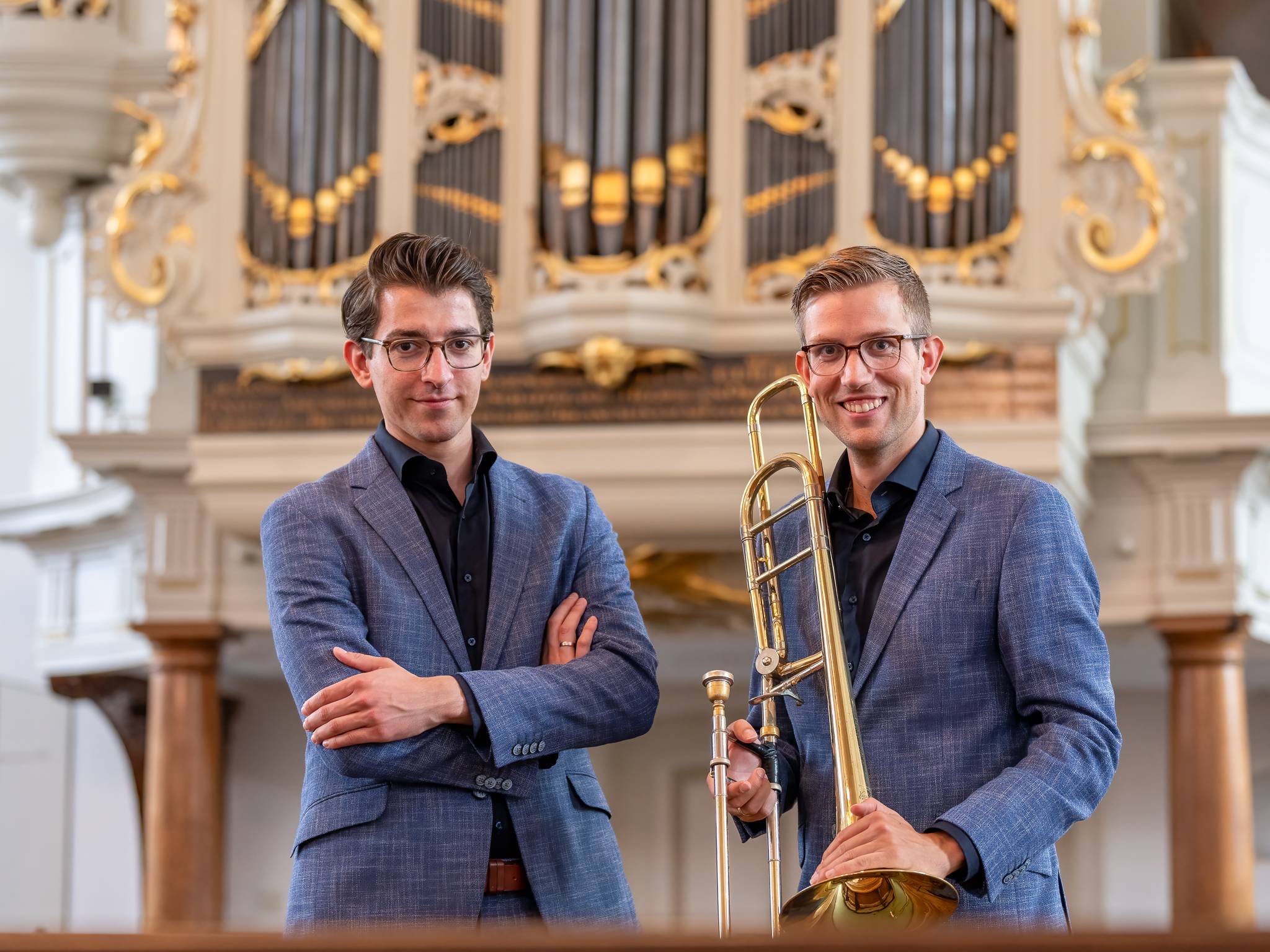  Iddo van der Giessen an der Orgel und Joram van Ketel an der Posaune präsentieren ein spannendes Programm mit Musik. 