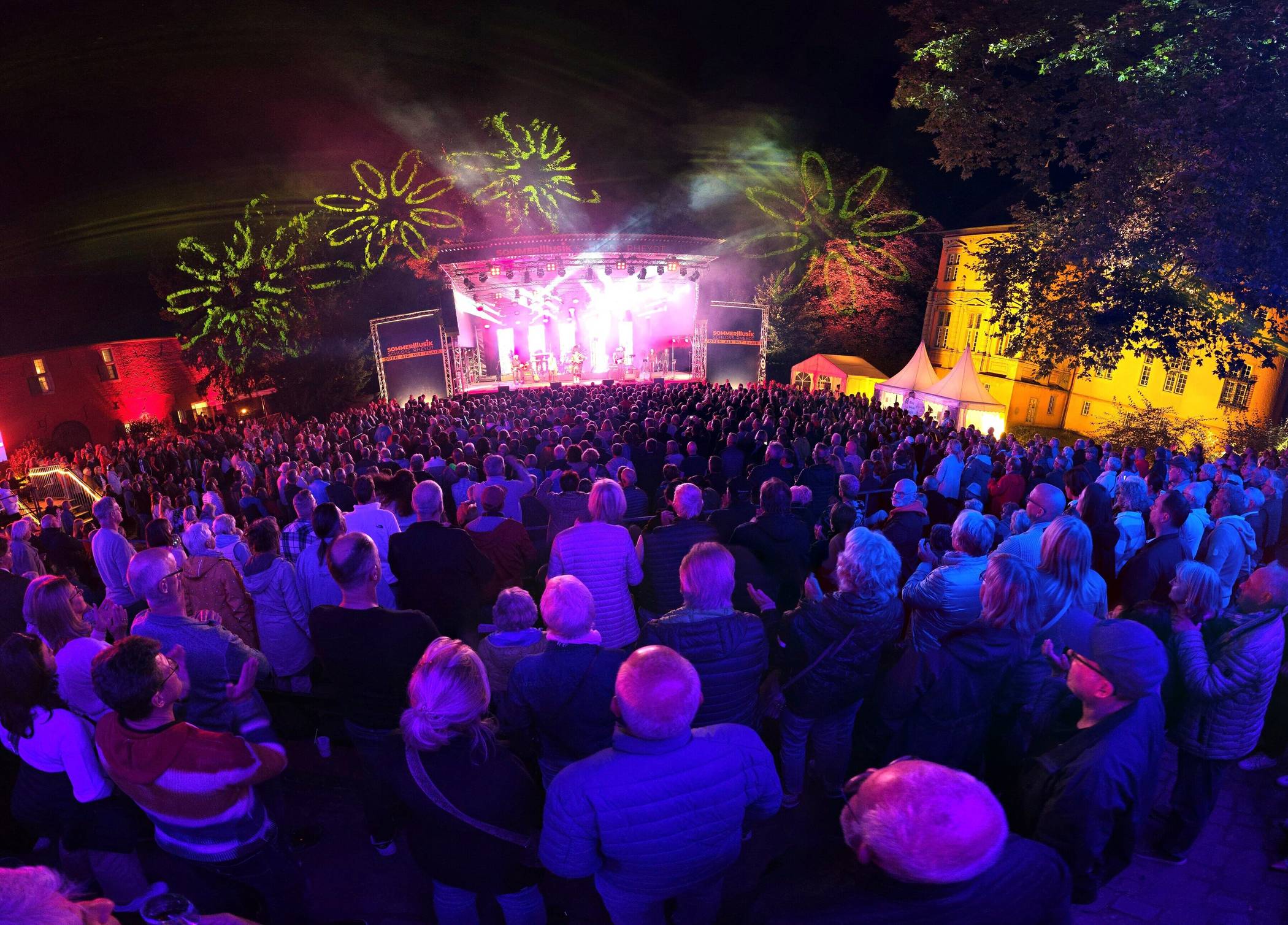20 Jahre SommerMusik Schloss Rheydt: Viele Abende sind bereits ausverkauft und unterstreichen die Strahlkraft des Festivals weit über die Stadtgrenze von Mönchengladbach hinaus.  