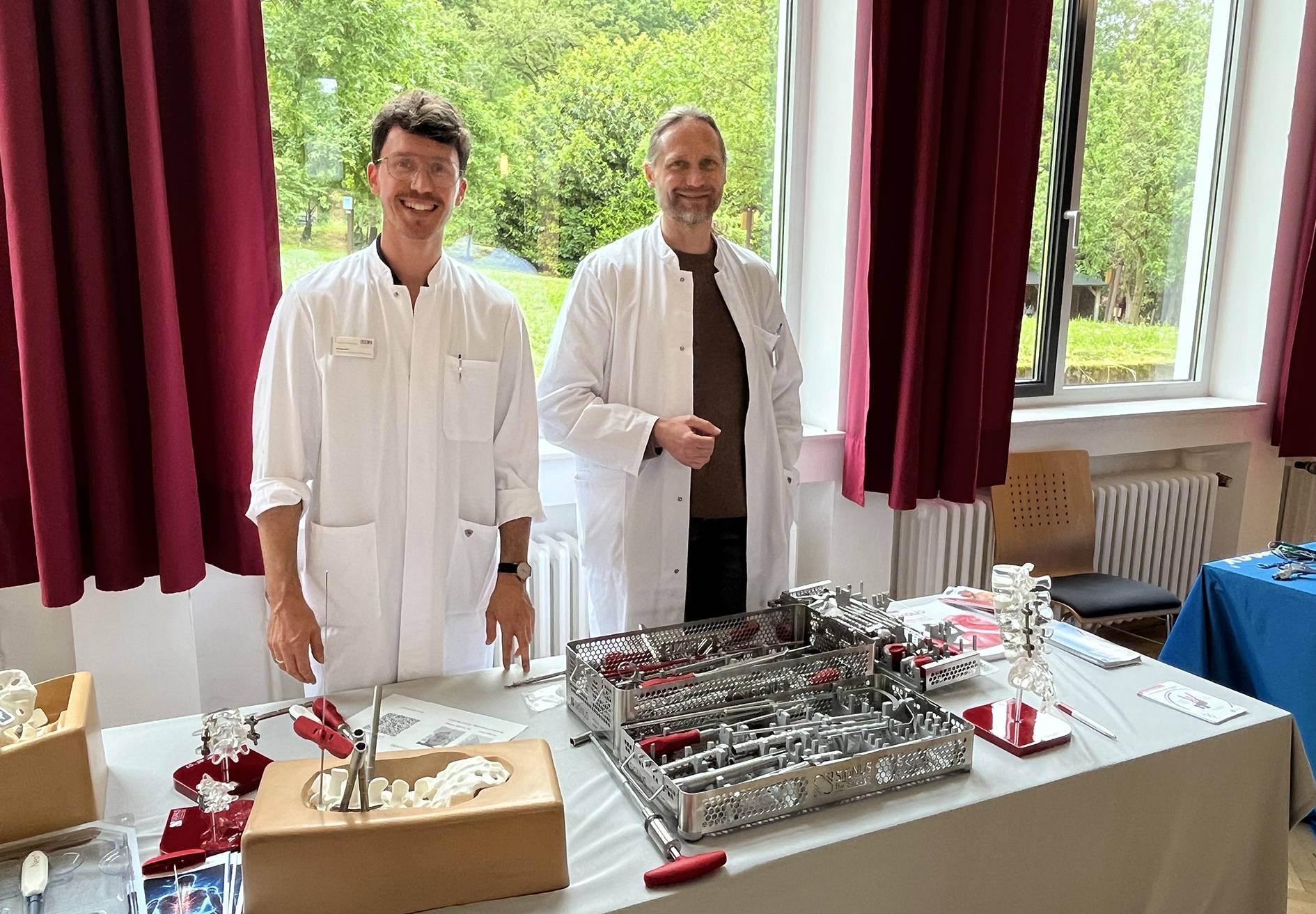 Auch die Ärztinnen und Ärzte informieren