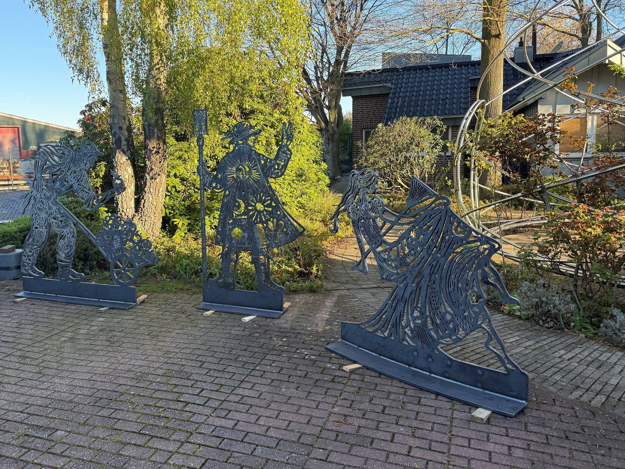 Torfstecher, Bauer und Besenbinderin sind die neuen Figuren, die Leuths Geschichte erzählen. 