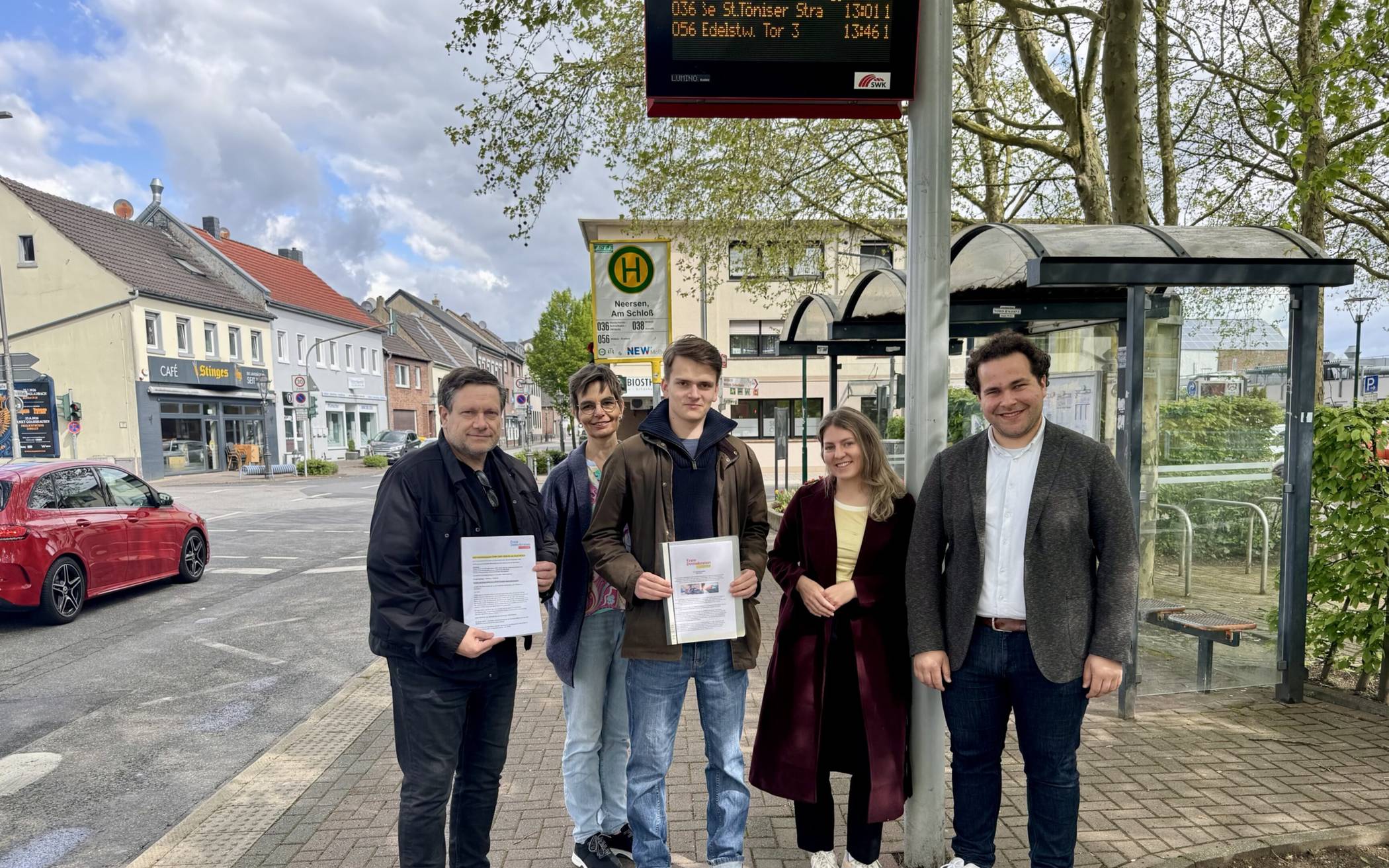 Haben ein neues Positionspapier zur Weiterentwicklung des ÖPNV 2027–2030: die FDP Willich mit Ralf Klein, Kristin Schiffer, Max Brauckmann, Antonia Linder und Hannes Zühlsdorff (von links).   