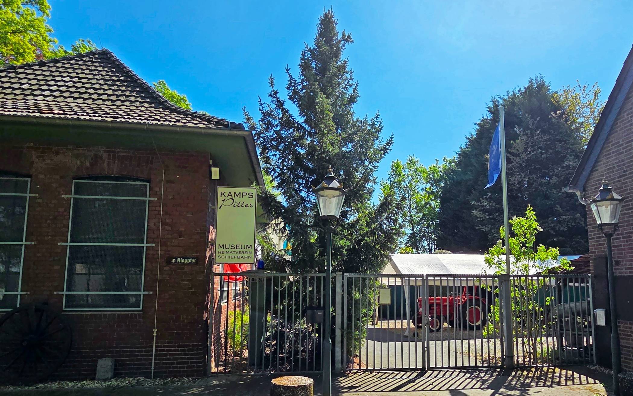  Im Heimatmuseum Kamps Pitter in Schiefbahn wird am 1. Mai zum Maifest eingeladen. 