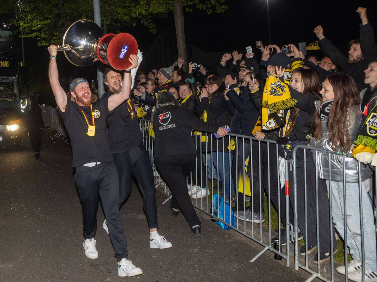Fans bereiten begeisterten Empfang