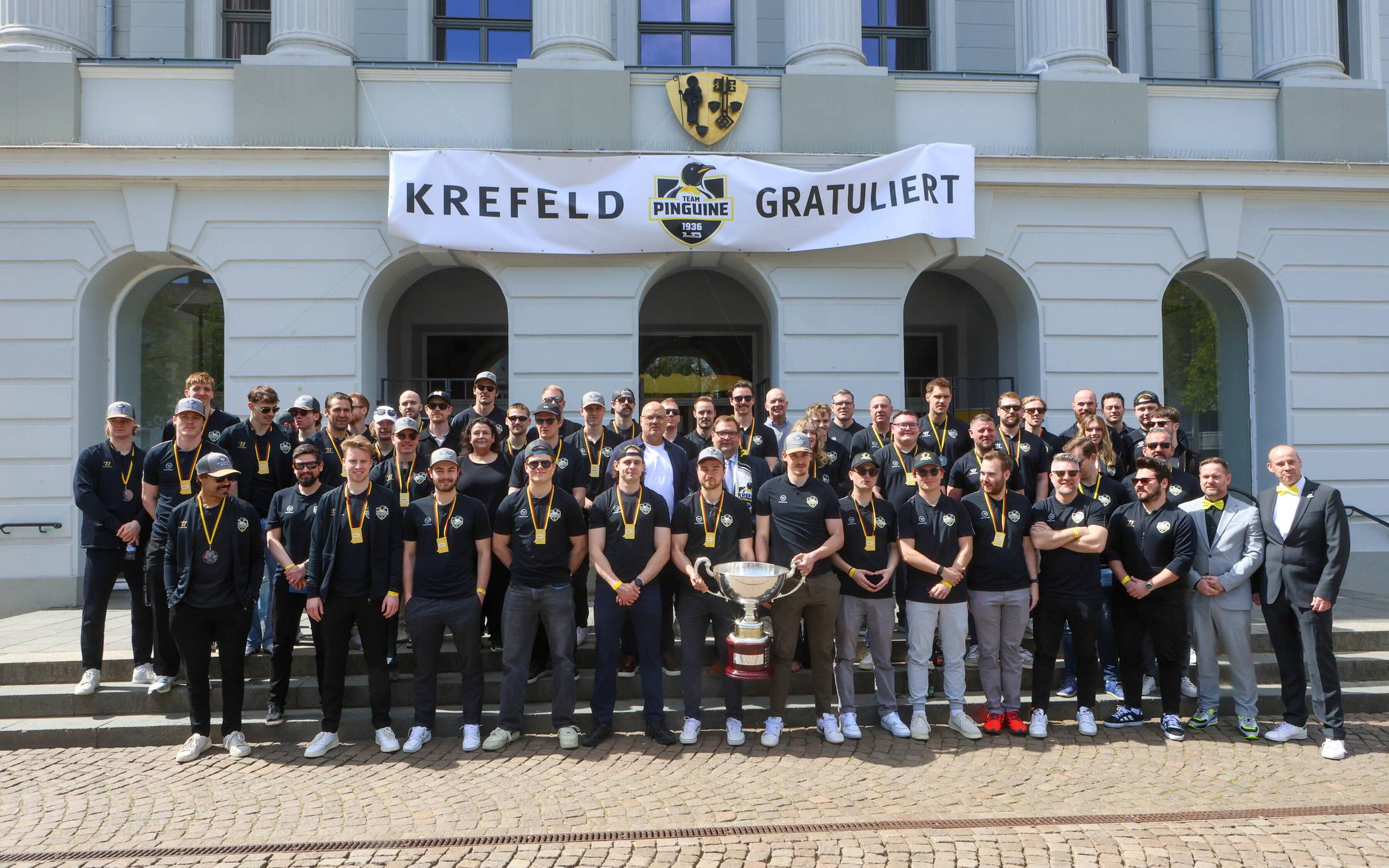 Bildergalerie: Krefeld Pinguine: Empfang im Rathaus