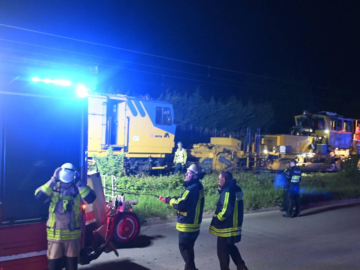 Brand an Gleisbaumaschine in Oppum