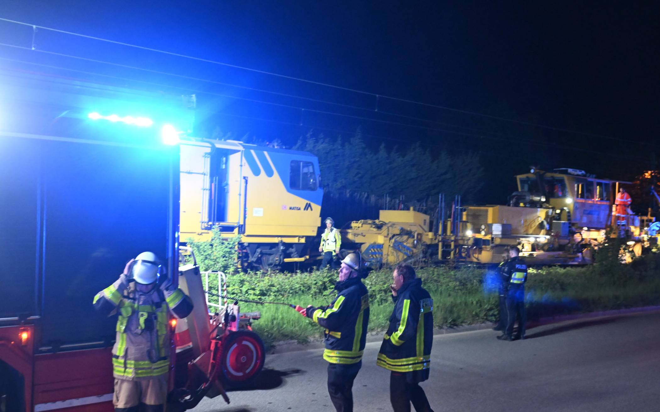 Brand an einer Gleisbaumaschine in Oppum