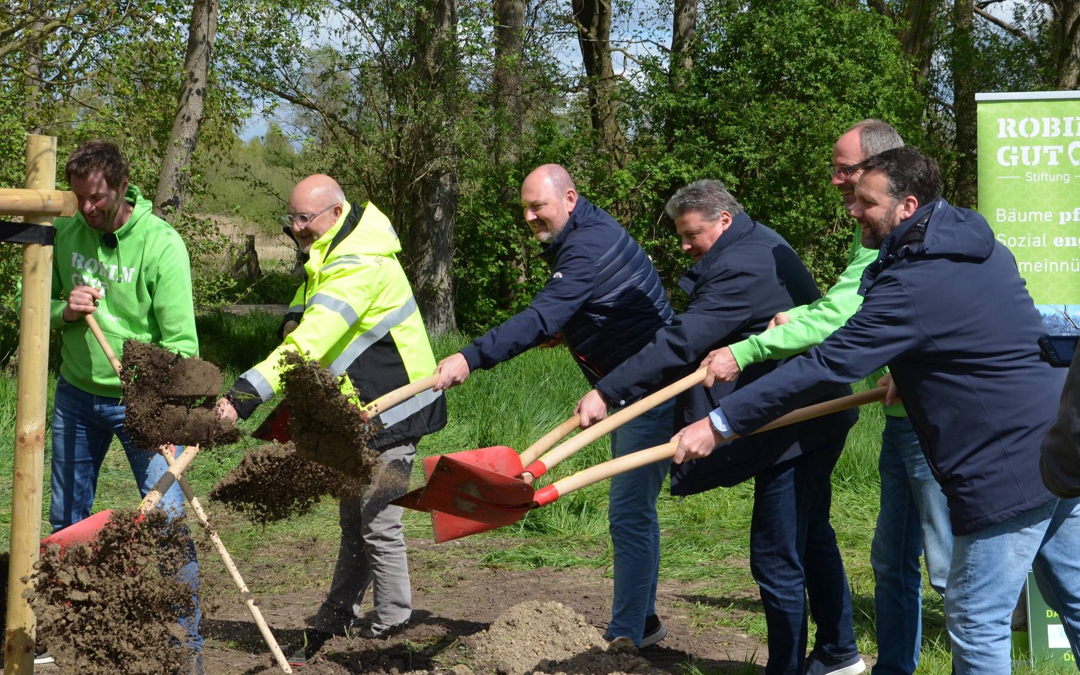v.l.: Dieter Könnes (NRW pflanzt), Thomas