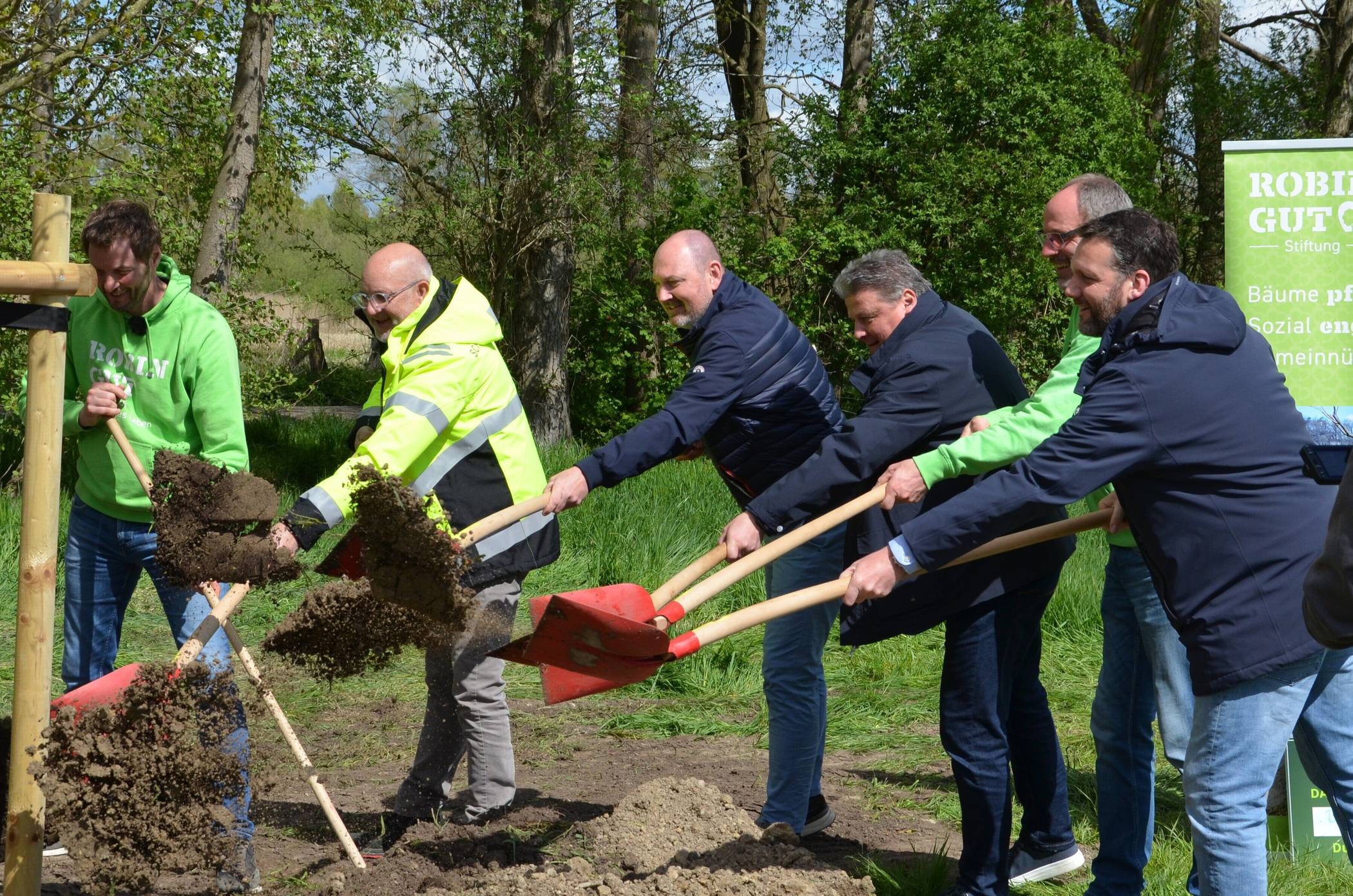  v.l.: Dieter Könnes (NRW pflanzt), Thomas Schulz (Schwalmverband), Marcel Johnen (Brüggen), Thomas Ricker (Niederkrüchten), Guido Berghoff (NRW pflanzt), Andreas Gisbertz (Schwalmtal). 