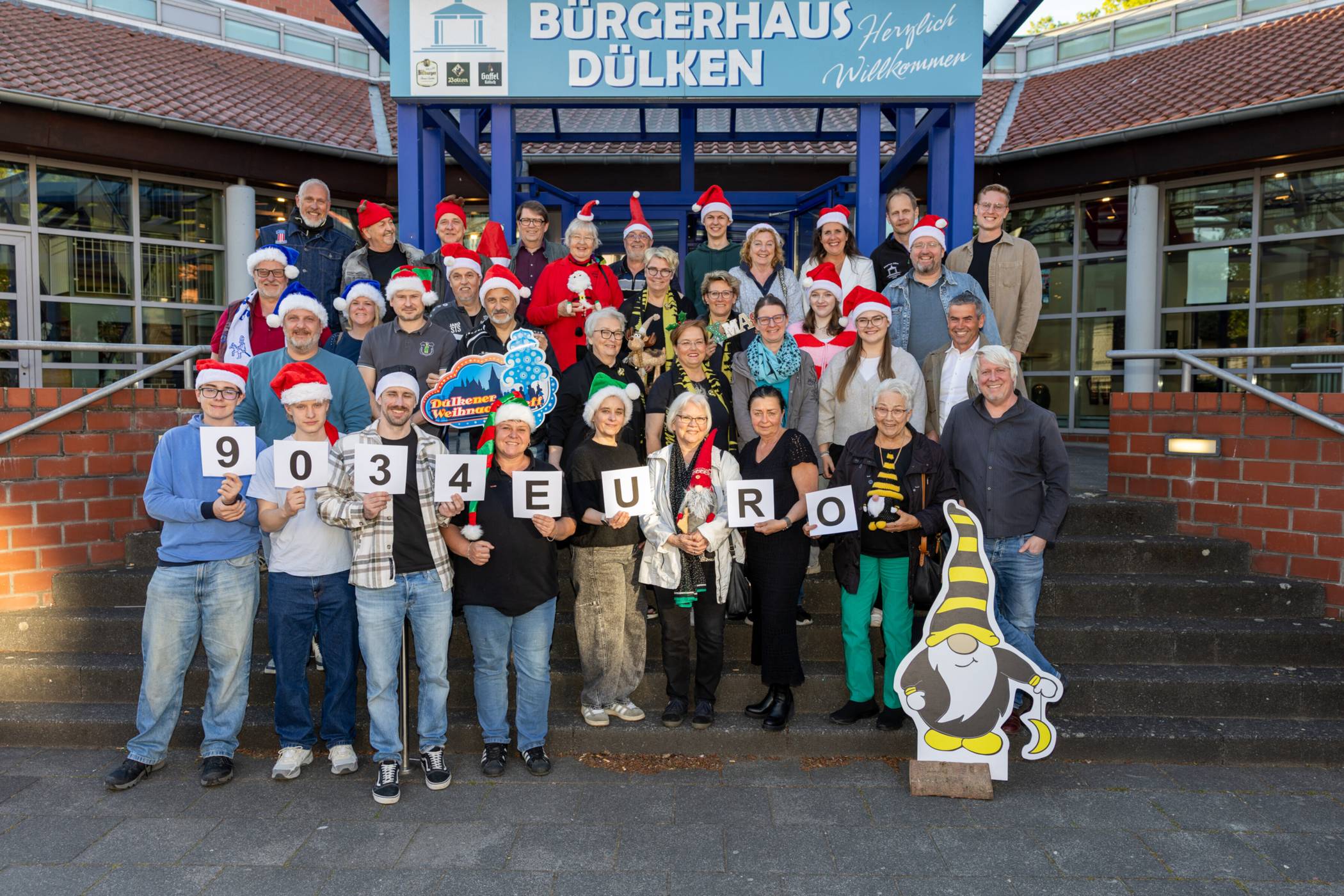   Spendenübergabe des Weihnachtstreffs. 