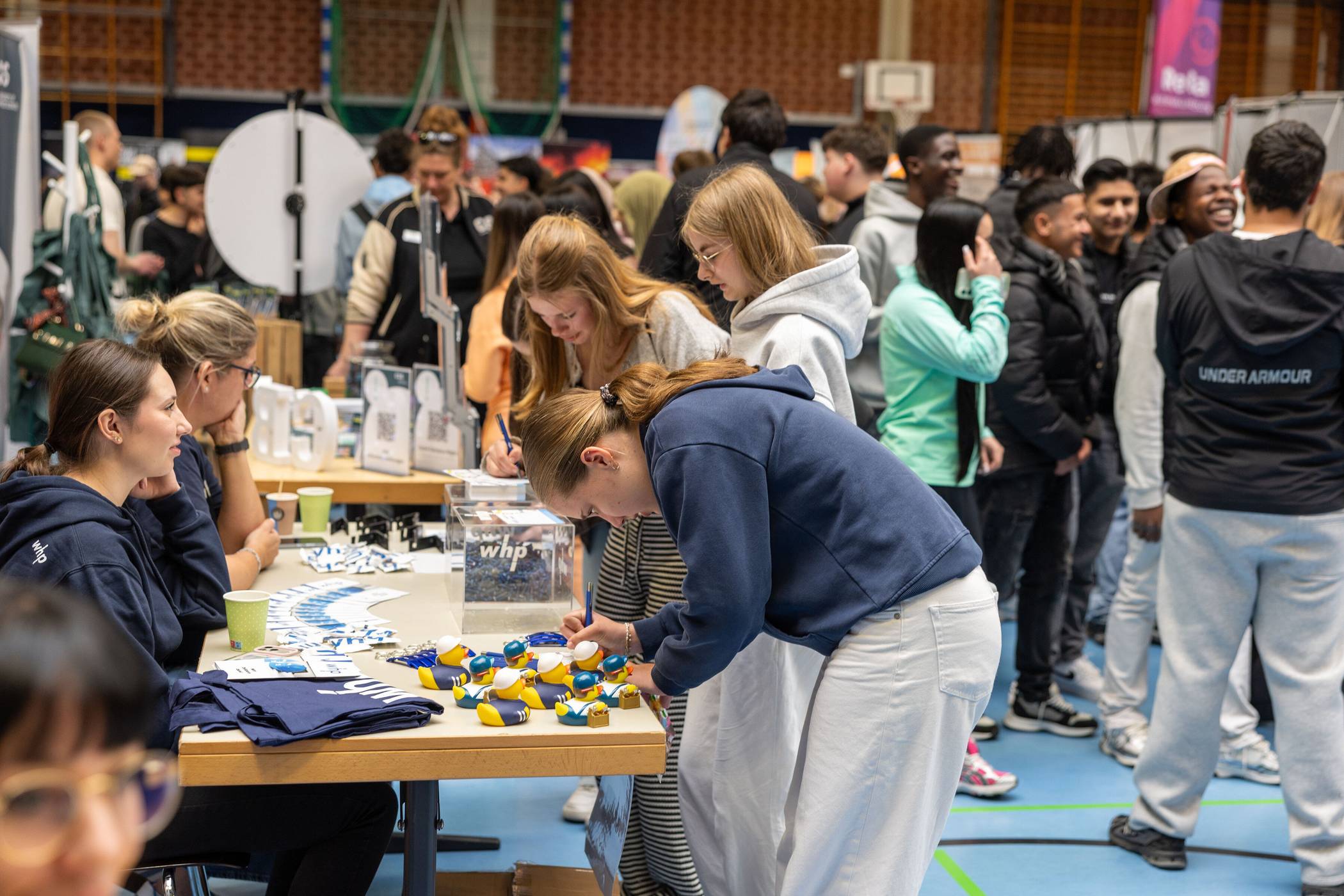   Rekordverdächtig: Zwischen 1 400 und 1 500 Jugendliche kamen zum Auftakt der Check in Berufswelt.  