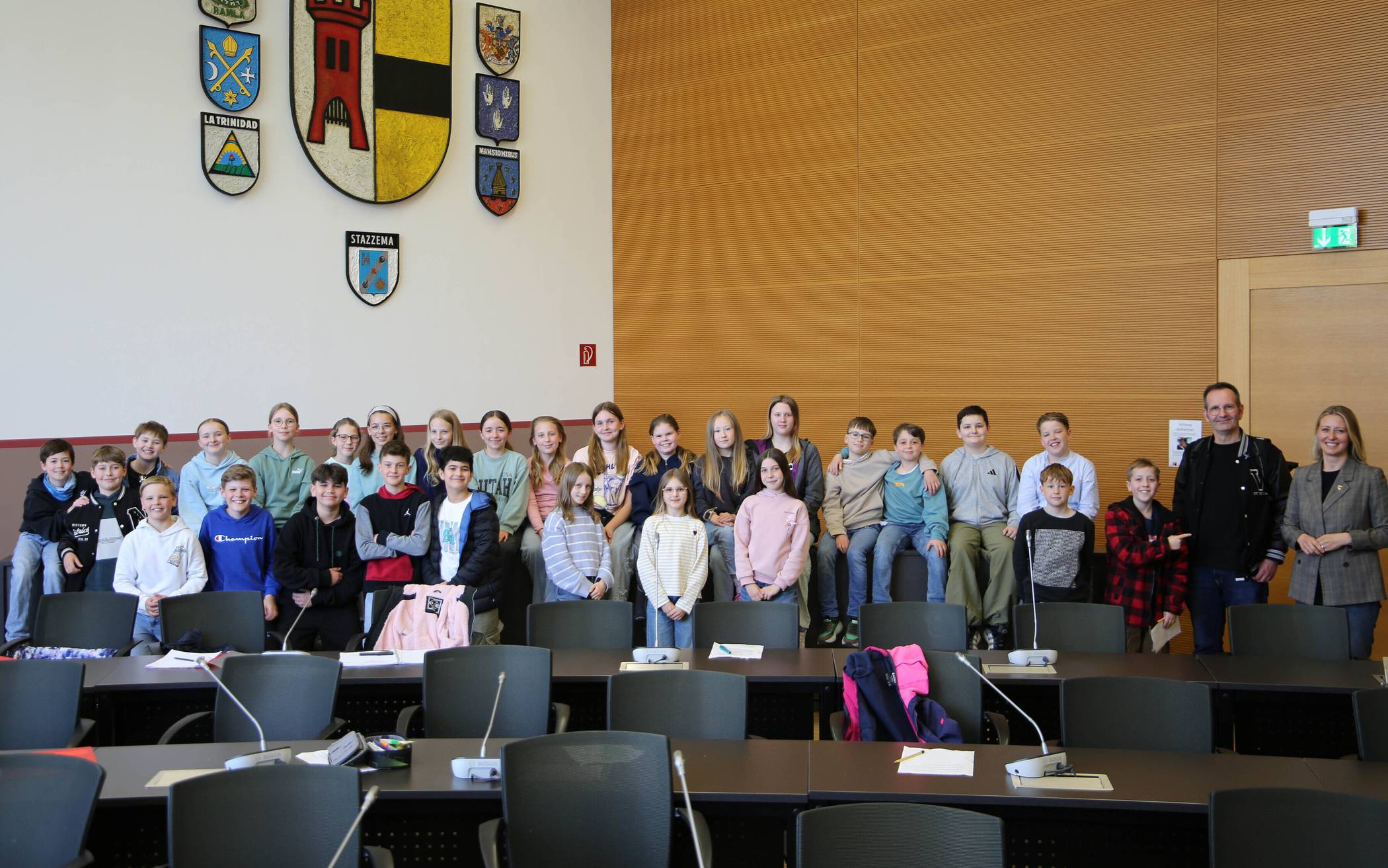  Einen spannenden Einblick in die Arbeit der Stadtverwaltung und der Bürgermeisterin erhielten die Schülerinnen und Schüler der Klasse 5c des Gymnasiums Adolfinum. Sie waren am Freitag, 24. April, mit ihrem Lehrer Karsten Verhoeven zu Besuch im Rathaus. 