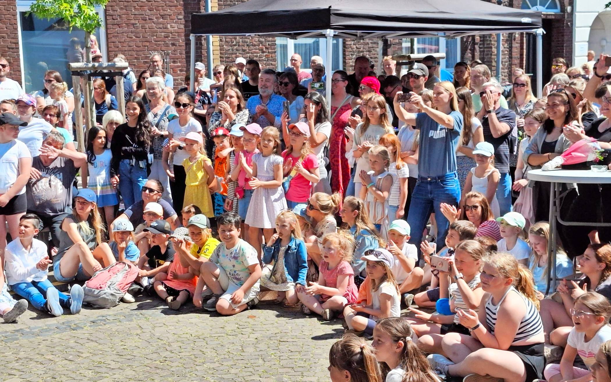  Beim Cityfest in Grefrath wird für Jung und Alt etwas geboten. Besonders beliebt bei den Besuchern ist das Bühnenprogramm. 