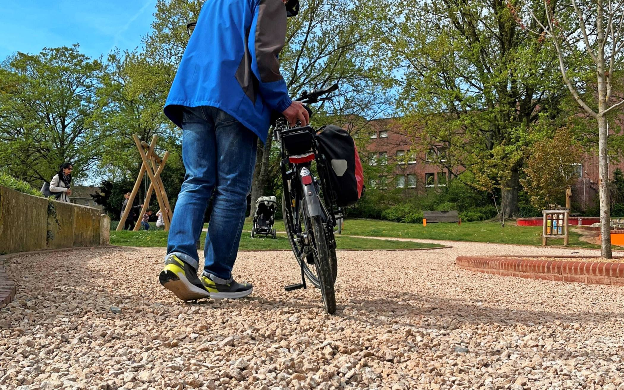 Robust, wasserdurchlässig und nachhaltig soll es