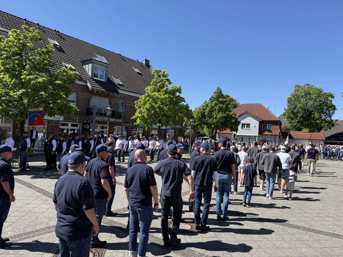 Maibaumsetzen in Krefeld
