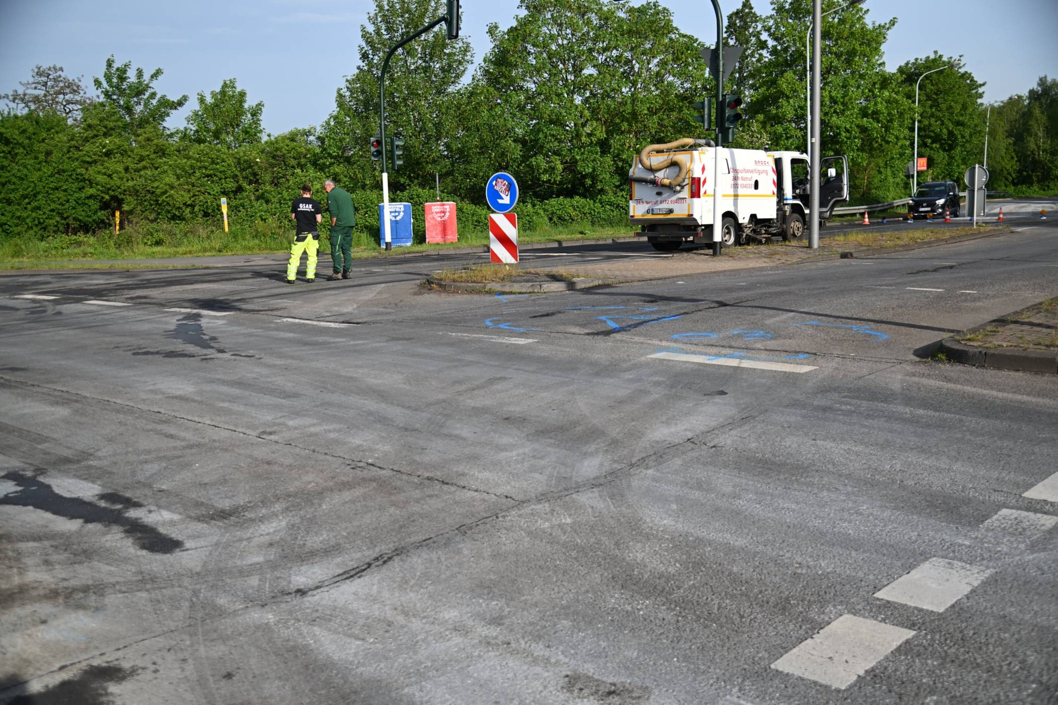 Vollsperrung in Krefeld: 500 Liter Diesel ausgelaufen