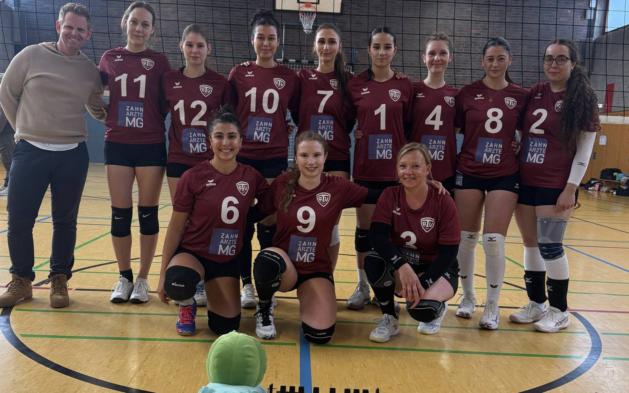 Die glücklichen Volleyball-Damen vom RTV mit