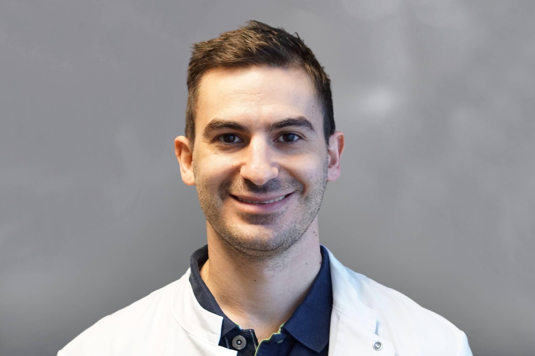 Aris Giannouchos, zertifizierter Fußchirurg (GFFC) im Zentrum für Arthroskopie und Endoprothetik (ZAE). 