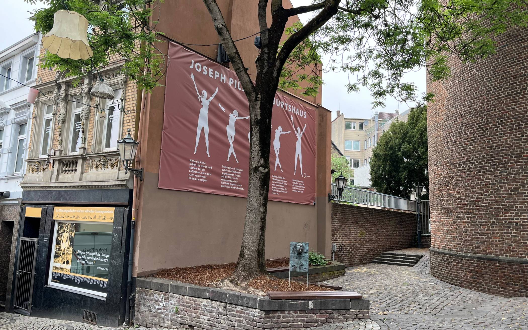 Der Platz neben dem Pilates-Haus auf der Waldhausener Straße heißt künftig Pilates-Platz. 