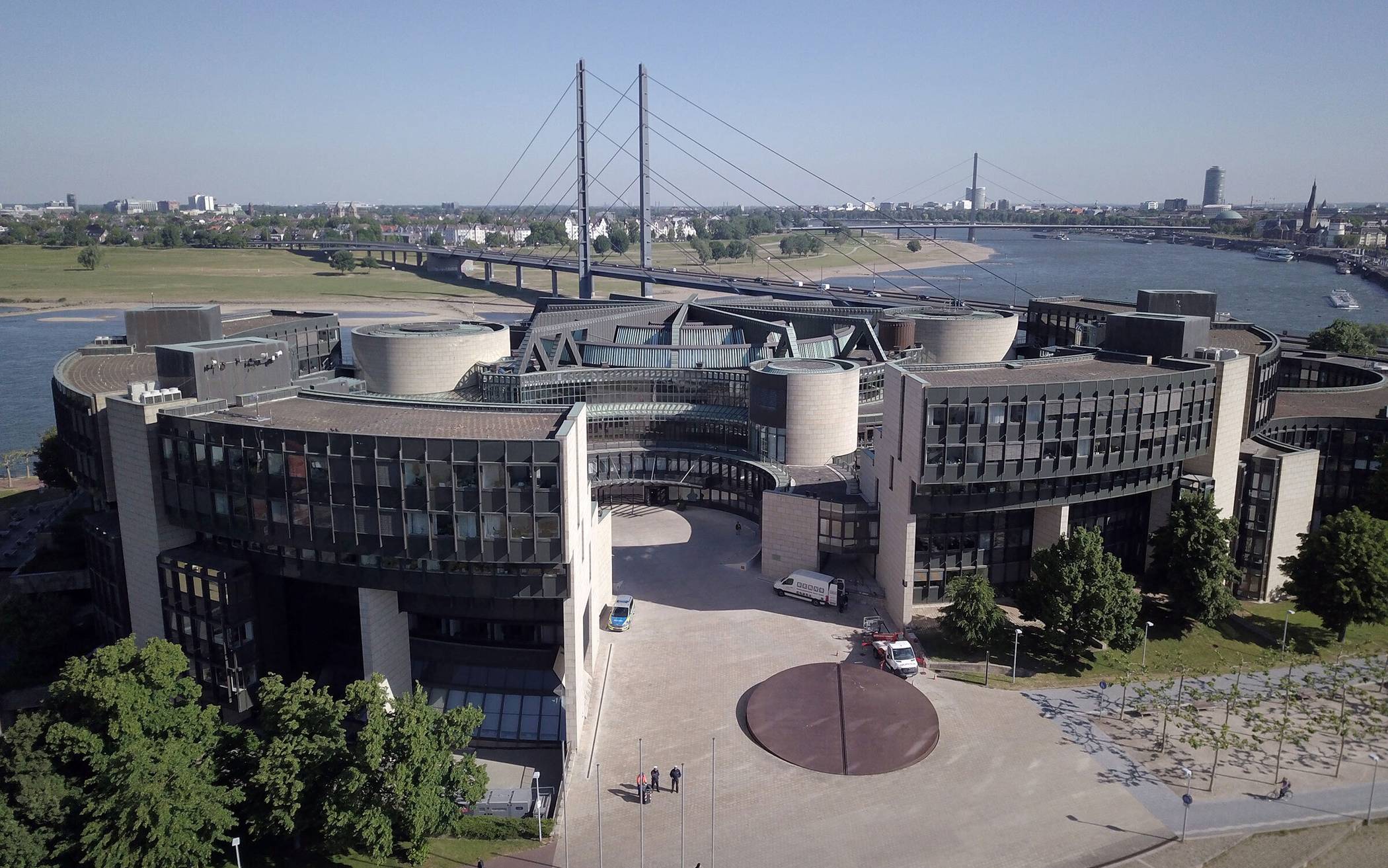 Der Landtag in Düsseldorf lädt ein.⇥Foto: