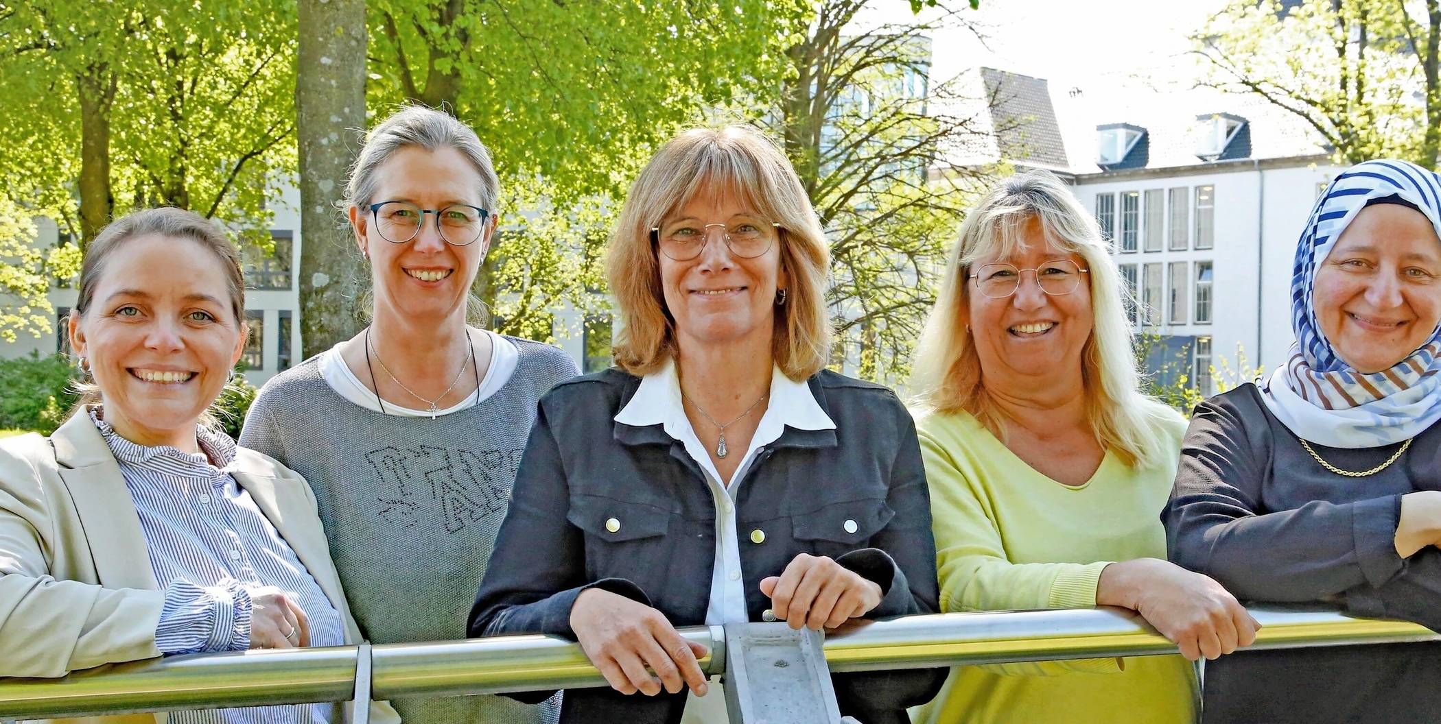  Das Team der Fachstelle Leben im Alter kümmert sich um alle Themen rund ums Älterwerden (v. l.): Valerie Carré, Sandra Janßen, Anke Saatkamp, Birgit Klein und Hatice Kardas. 