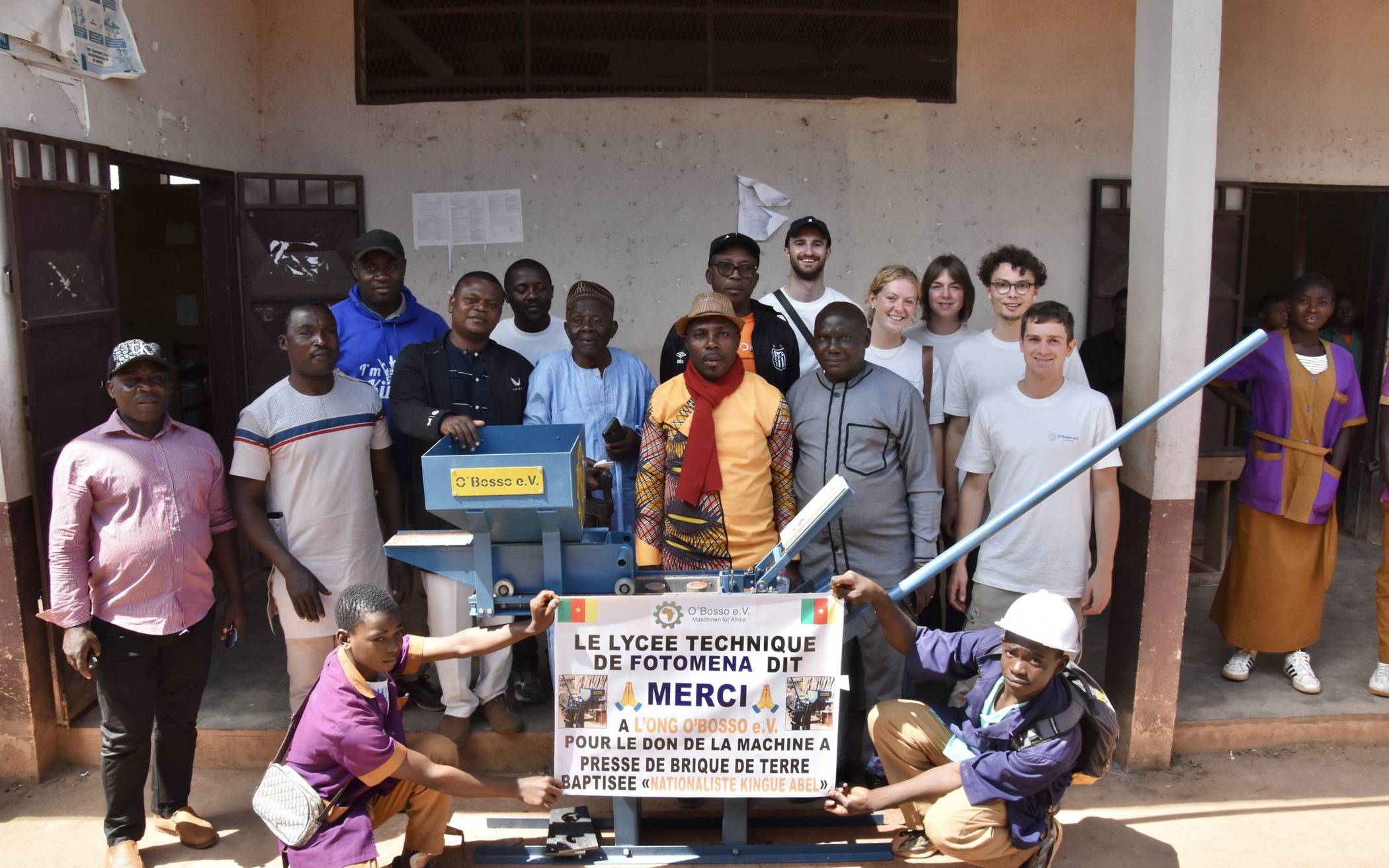 Der Verein O‘Bosso übergibt in Kamerun