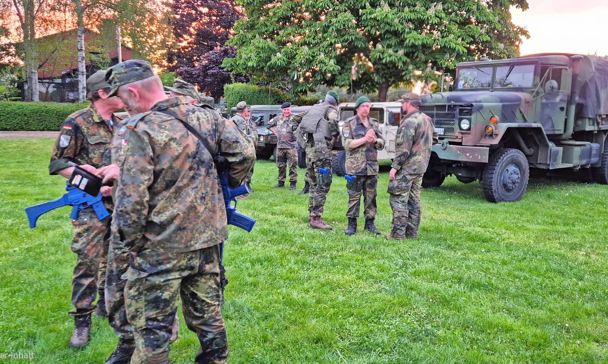  Am letzten Wochenende gab es eine Reserveübung der Bundeswehr in Anrath.  