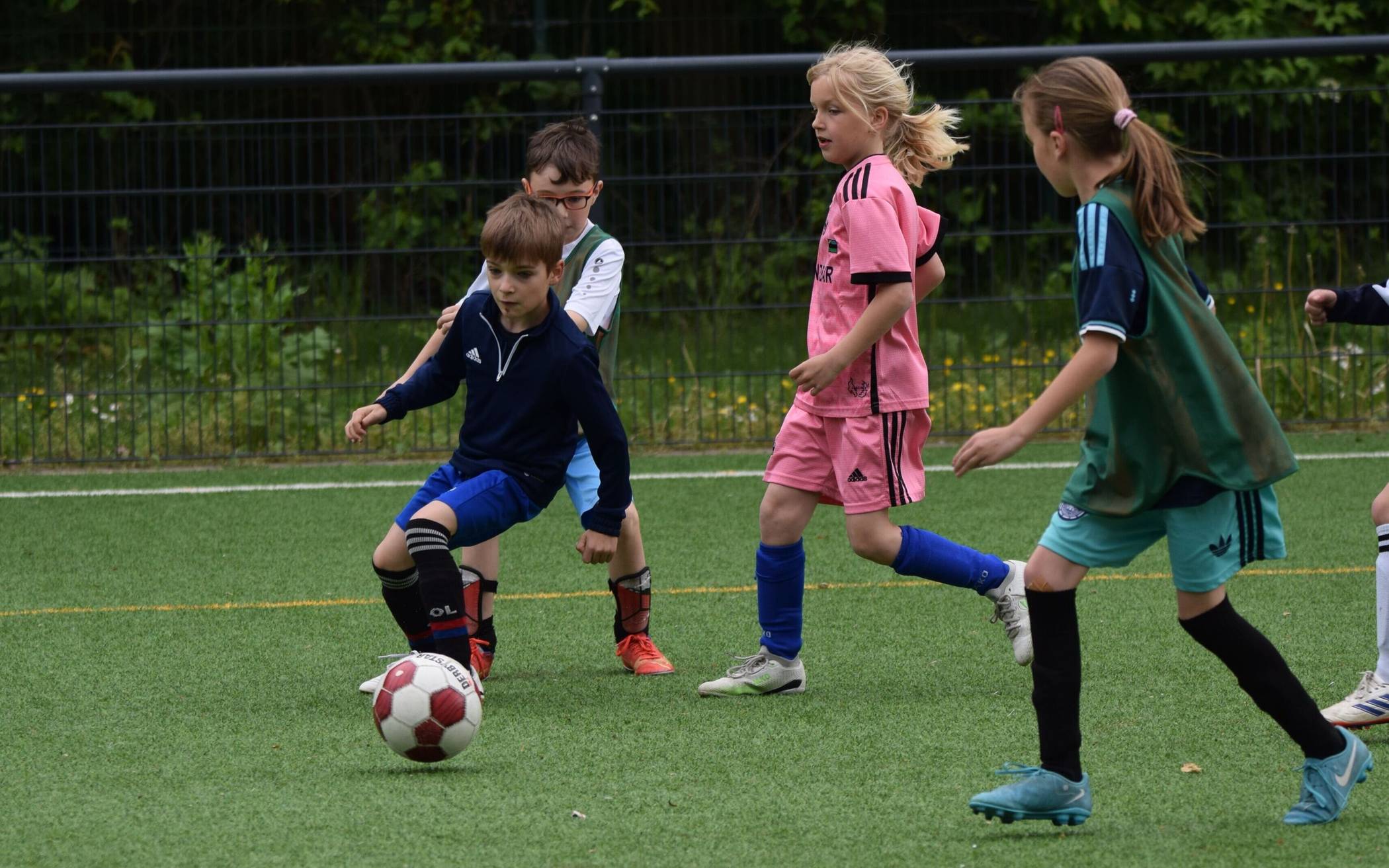 77 Mädchen und Jungen hatten sich zum 16. Futsal-Cup in Glehn angemeldet.