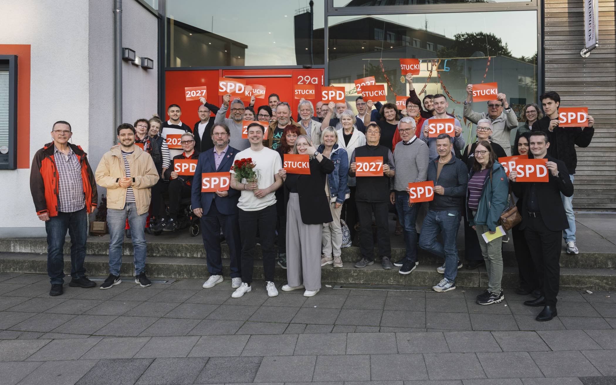  Auf der Wahlkreiskonferenz am 8.Mai wählten die Teilnehmenden der SPD Ortsvereine aus Moers und Neukirchen-Vluyn mit zweidrittel Mehrheit den 27-jährigen Paul Stucki zum Kandidaten für die Landtagswahl in 2027. 